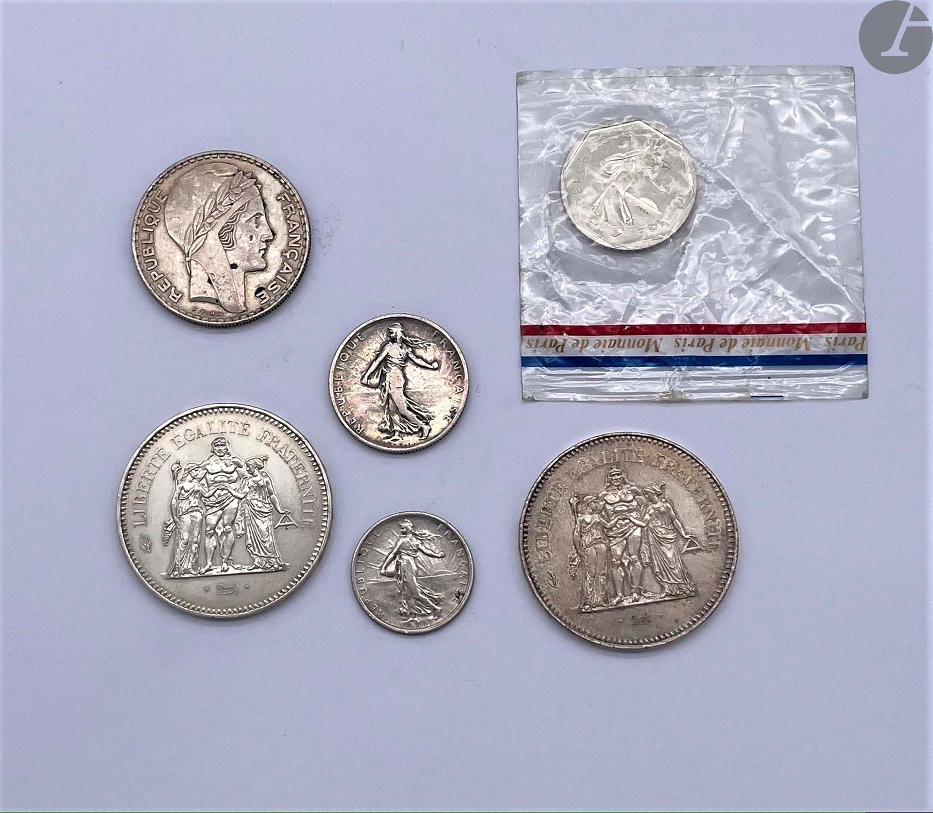 Lot de 11 monnaies en argent françaises, XIXe et XXe siècle, 5 francs, 10 francs, 50 francs...

TTB et Superbes.



Joint 2 francs 1978 en nickel. Essai Monnaie de Paris.
