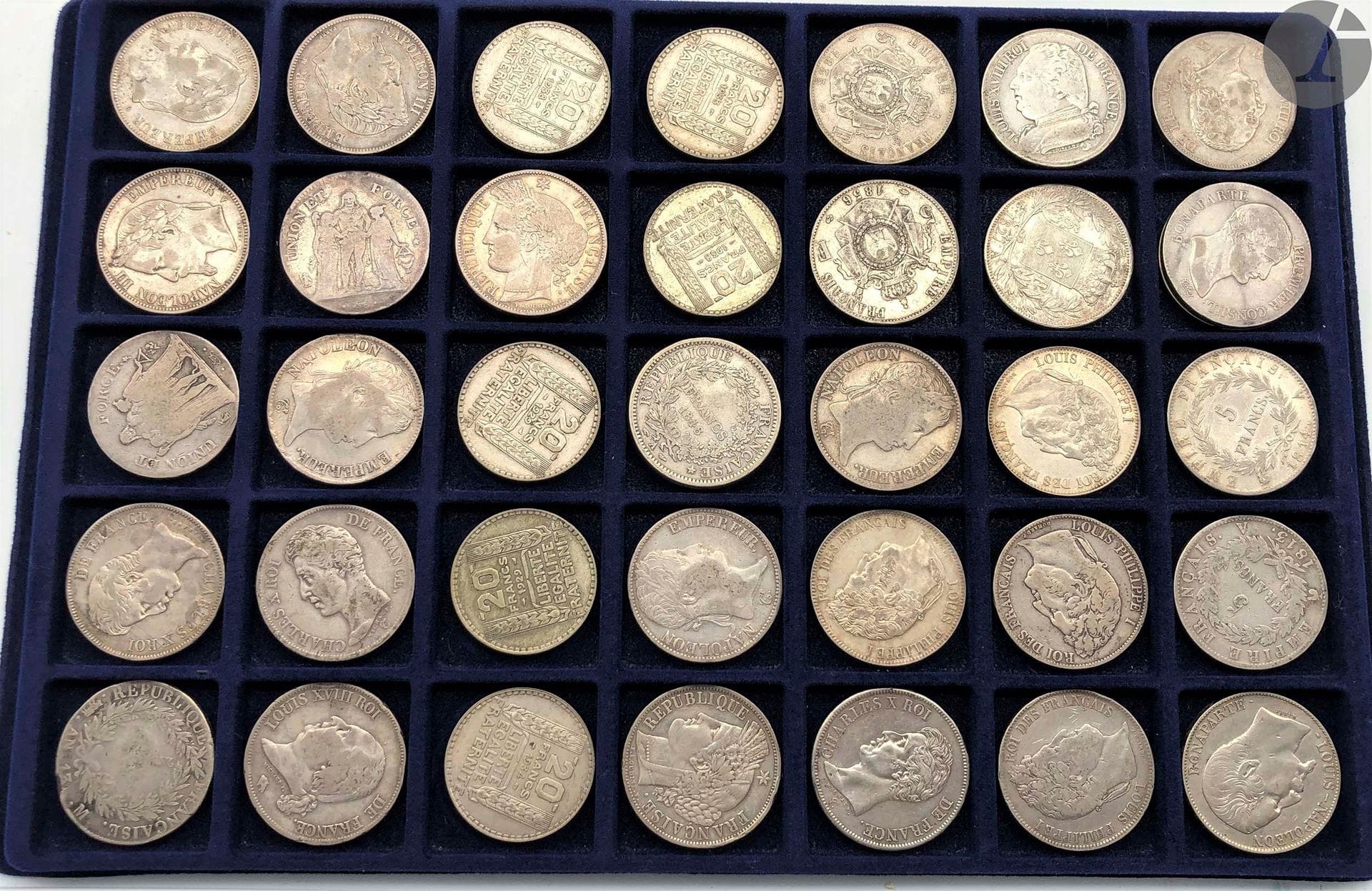 Lot de 95 monnaies principalement en argent, françaises, XIXe et XXe siècle, 5 francs et divisionnaires.

Etats divers.