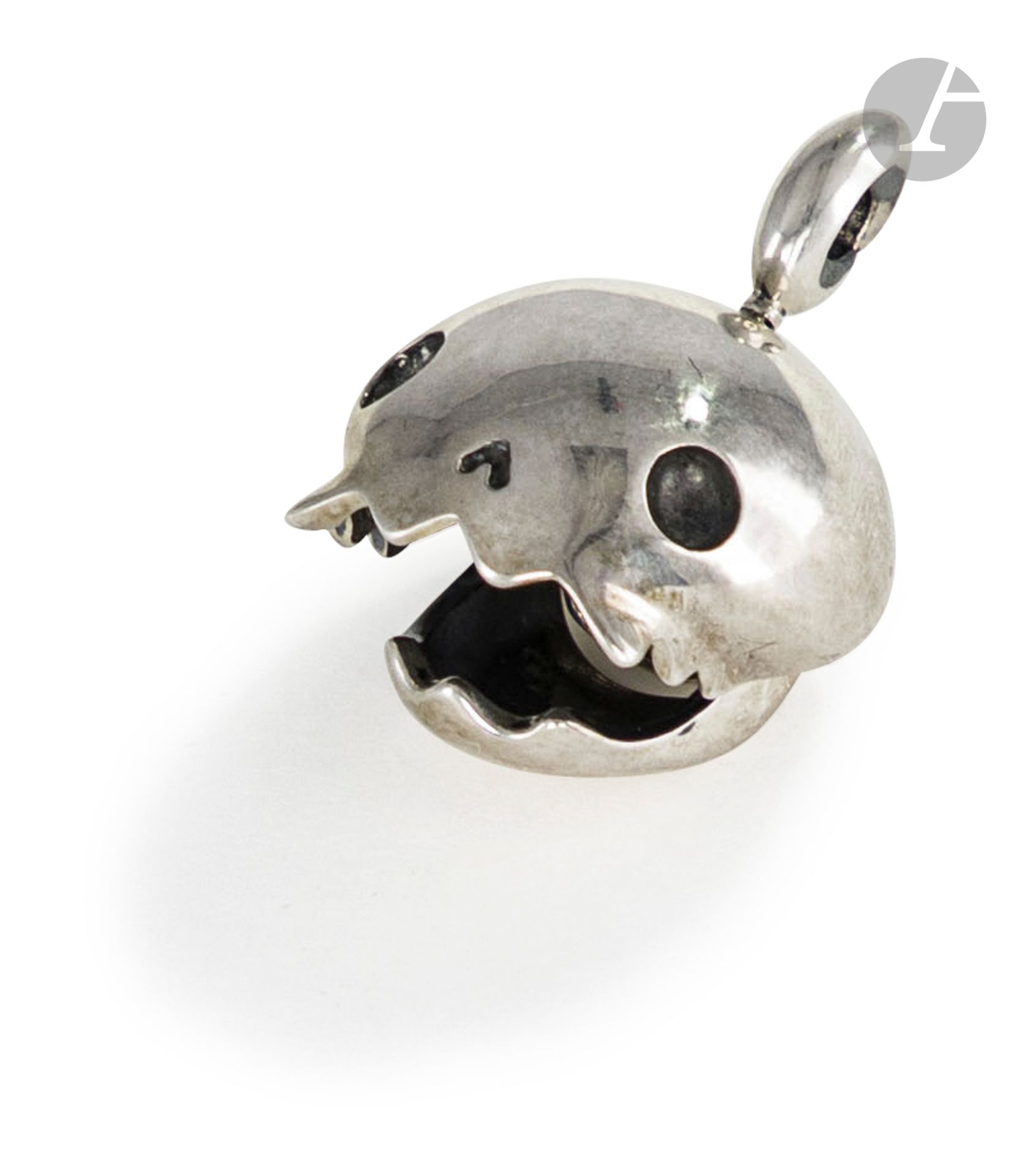 MURAKAMI Takashi [Japanese] (born 1962
)
HeadSilver
pendant
.
Marked Copyright Murakami on the back.
Tonari no Zingaro Publishing.
In its original box.
Weight : 21,1 gHeight
: 3,5 cm







