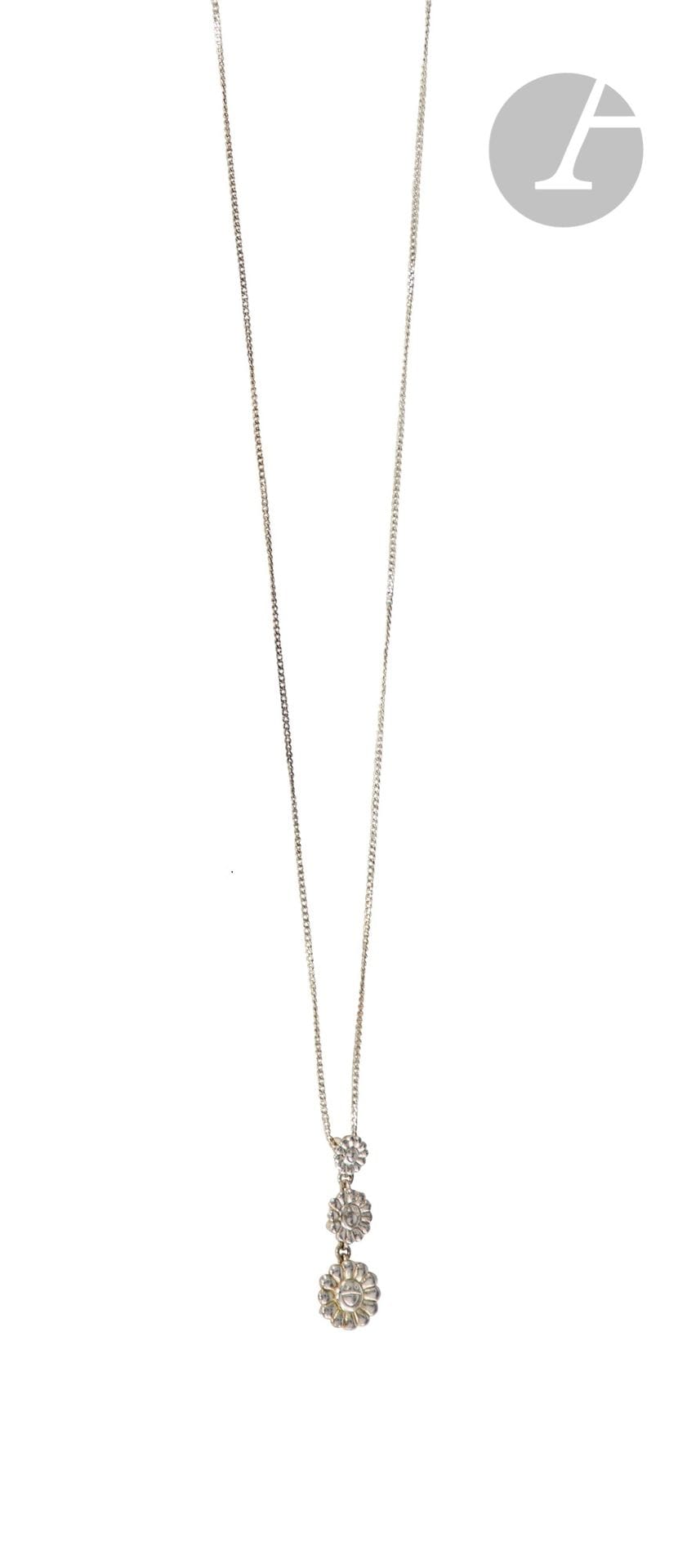MURAKAMI Takashi [Japanese] (born 1962
)FlowersPendant
and its silver chain.
Marked "Murakami" on the clasp.
Tonari no Zingaro editions.
In its original box.
Weight : 3,7 g





