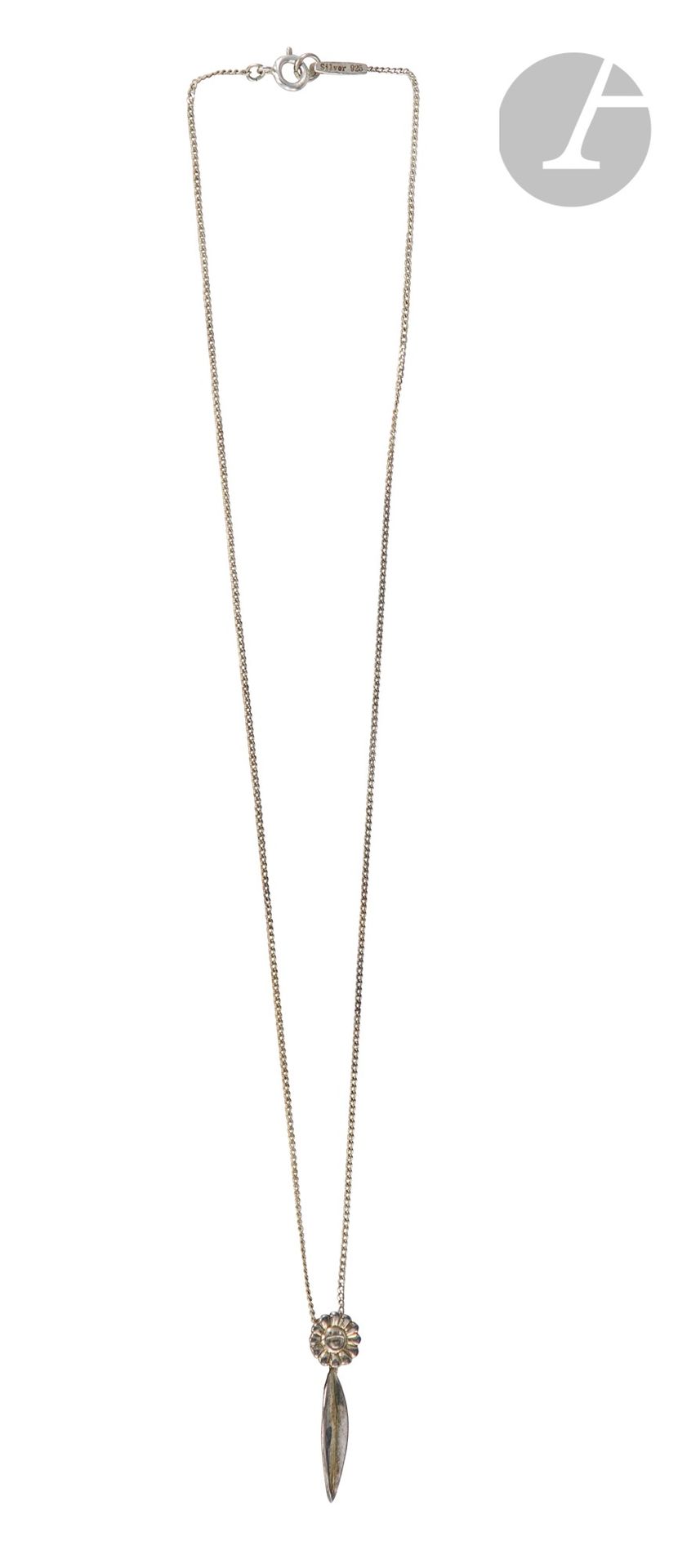 MURAKAMI Takashi [Japanese] (born 1962
)FlowerPendant
and its silver chain.
Marked "Murakami" on the clasp.
Tonari no Zingaro editions.
In its original box.
Weight : 2,7 g


















