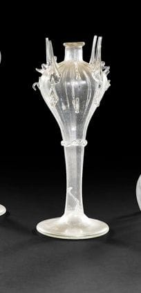 Aspersoir in blown and molded glass. Work to the clamp in application of small handles.
In the spirit of the Spanish Almorratxa of the XVIth and XVIIIth centuries.
Misses.
France, XXth century.
H : 27 cm