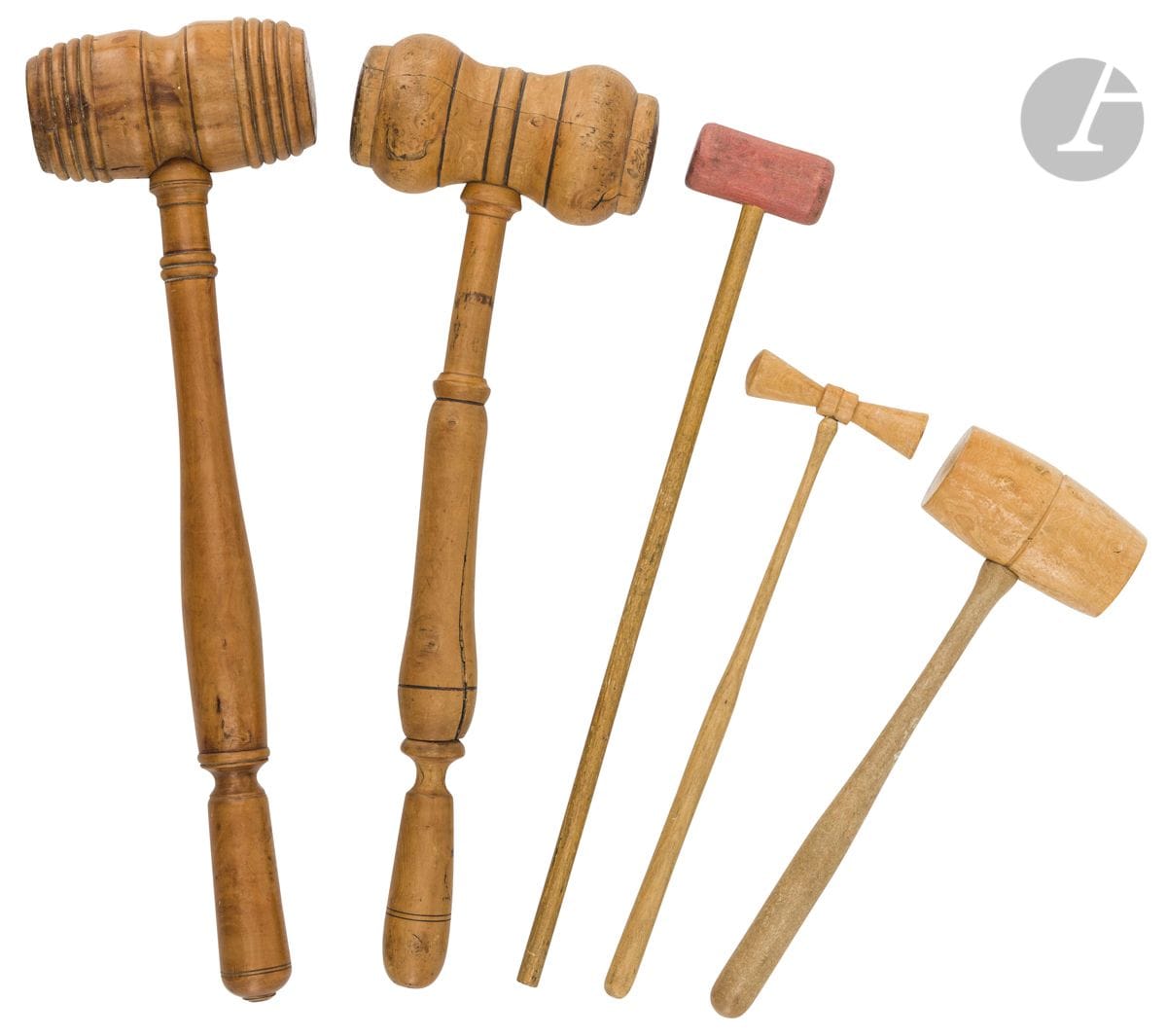 Set of 2 turned boxwood sugar hammers.
L : 38 cm and 35 cm 
We join 3 wooden mallets of conical shape (L : 25,5 cm), cylindrical (34 cm) and barrel (24,5 cm).
