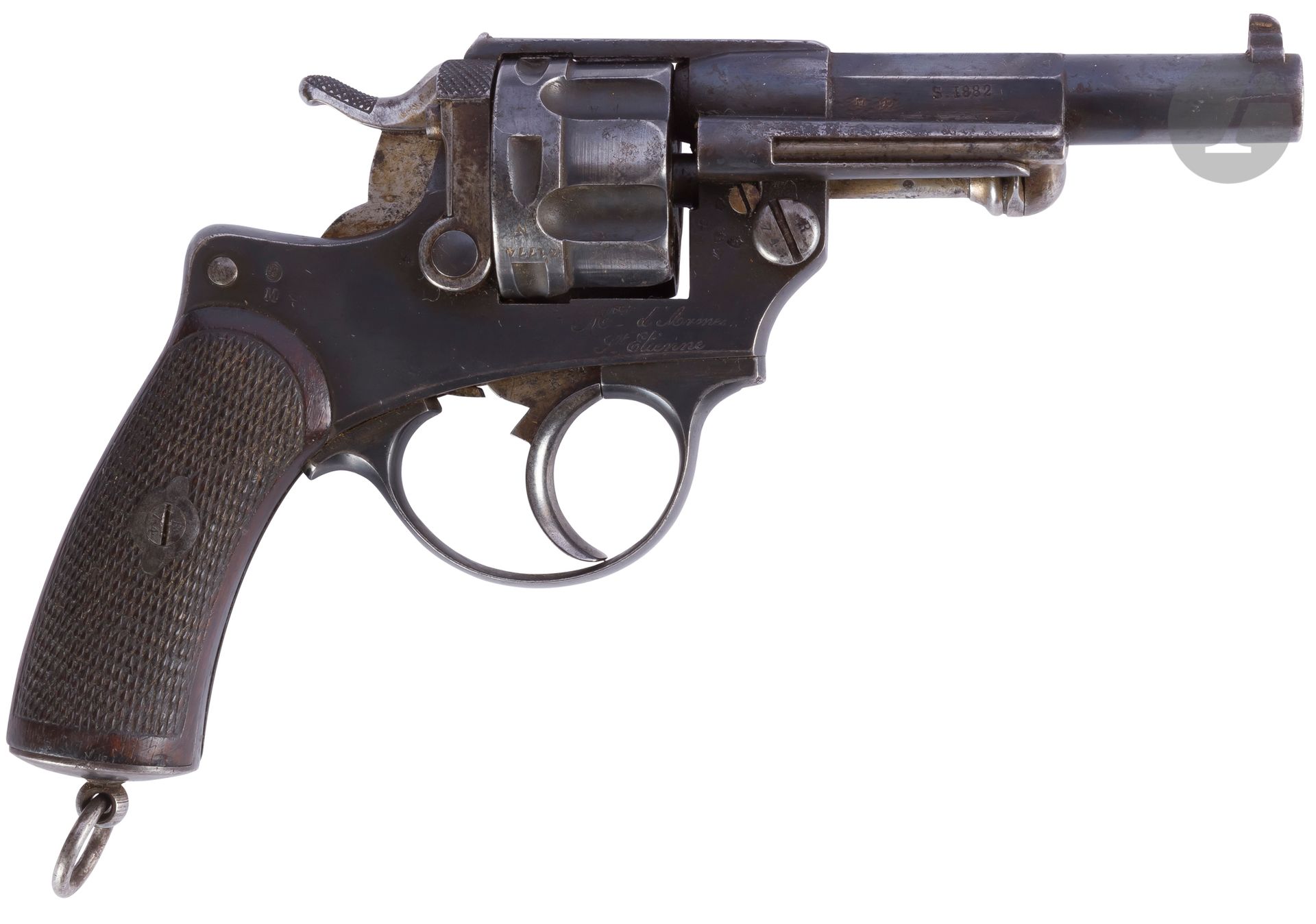 
Révolver d’officier modèle 1874 s 1882, 6 coups calibre 11 mm / 73. {CR}Canon, rayé, à pans au tonnerre.{CR}Carcasse fermée, gravée « Mre D’armes St Etienne ». Plaquettes de crosse en noyer quadrillé et anneau de calotte. Finition bleuie.{CR}Numéro : N31774{CR}B.E. Bonnes rayures.

Nota : L’état des armes de la collection de M.A. est donné à titre indicatif, beaucoup d’armes ayant subi des modifications, des réparations et des restaurations.

 

 Nous avons relevé́ et noté les principales. Elles sont vendues en l’état 
