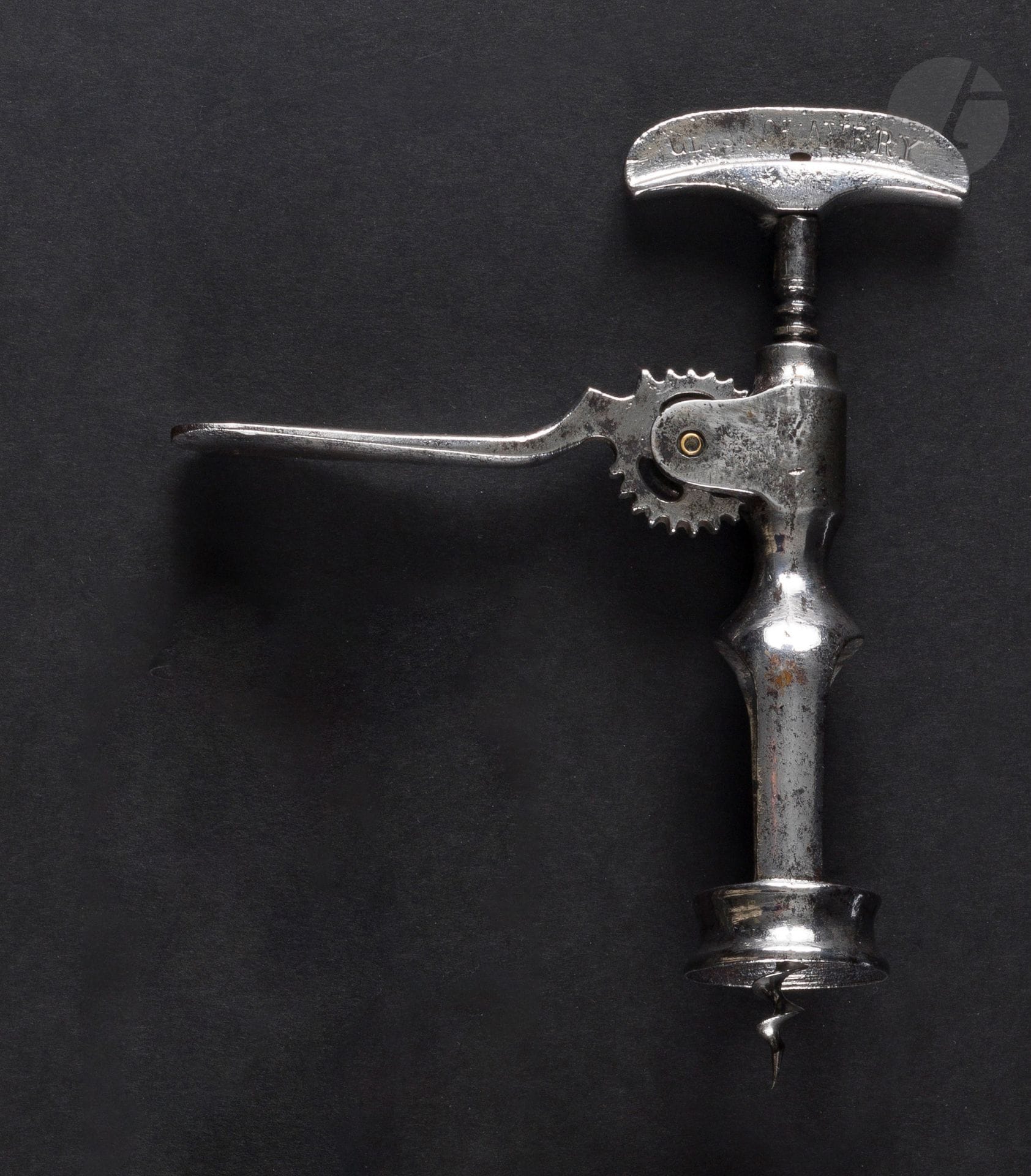 DELABRE

Lever corkscrew in nickel-plated metal.

Marked " BREVET DELABRE 1887 " on the handle.

Length : 17 cm