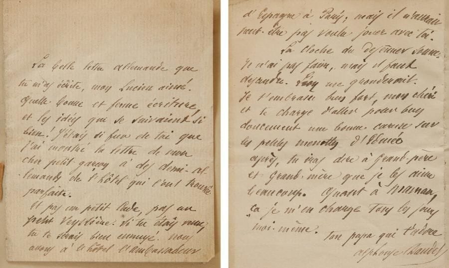 DAUDET (Alphonse)
Soutien de famille. Moeurs contemporaines. Paris: Eugène Fasquelle, 1898. In-18, (2 ff.), 445 pp., (1 f.), couverture imprimée. - Demi-maroquin vert sombre, filet doré, dos lisse orné, couverture conservée (Paul Vié). Édition originale posthume. UN DES 2 EXEMPLAIRES SUR PEAU DE VÉLIN, ENRICHI D'UNE SUPERBE LETTRE AUTOGRAPHE DE L'AUTEUR À SON FILS LUCIEN. Écrite vers 1890, cette lettre très émouvante, de 2 pages in-32, est celle d'un père aimant à son jeune fils resté chez ses grands parents. Daudet a reçu une lettre de son fils rédigée en allemand: "Quelle bonne et ferme écriture et les idées qui se suivaient si bien! J'étais si fier de toi que j'ai montré la lettre de mon cher petit garçon à des demi-allemands de l'hôtel qui l'ont trouvée parfaite". Daudet reçoit l'ambassadeur d'Espagne à Paris "mais il n'aurait peut-être pas voulu jouer avec toi". Il termine la lettre par ces mots tendres: "Je t'embrasse bien fort, mon chéri et te charge d'aller poser bien doucement une bonne caresse sur les petites menottes d'Edmée après, tu iras dire à Grand-père et grand-mère que je les aime beaucoup. Quant à maman, ça je m'en charge tous les jours moi-même. Ton papa qui t'adore". Le caractère intime de cette missive permet de penser qu'il s'agit là de l'exemplaire de Lucien lui-même. L'autre exemplaire sur peau de vélin a fait parti de la bibliothèque Hayoit. Dos passé, frottements aux charnières. Couvertures salies, la page de titre est détachée. Précieux exemplaire cependant