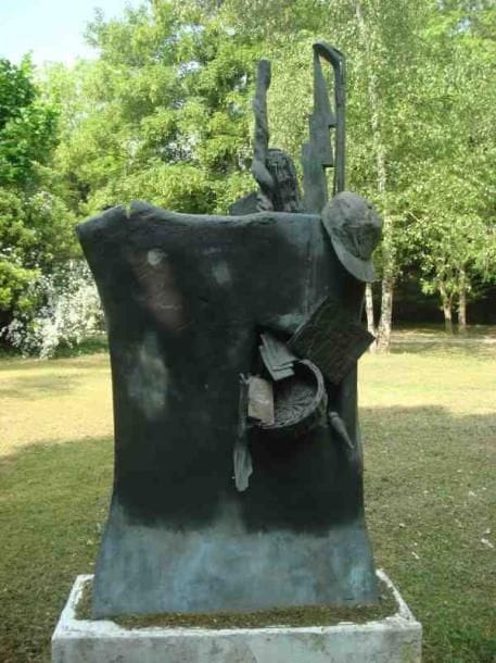 Tomek Kawiak (né en 1943)
La poche Sculpture en bronze. Signée. Cahet de fondeur. Hauteur: 167 cm [Vendu sur désignation] (*)