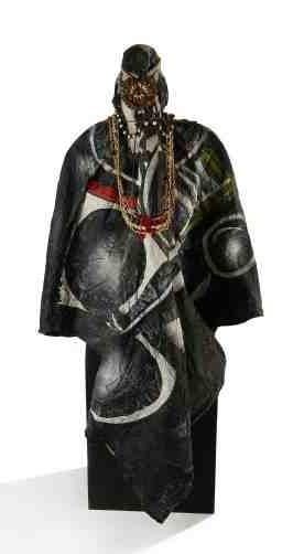 Ladislas Kijno (né en 1921)
Grande stèle pour Gauguin, 1962-1995. Toile formée, froissée et peinte sur une armature en bois et parure de coquillages. Cloche en plexiglas. Signée au dos sur le socle. Hauteur: 170 cm Provenance: achété directement auprès de l'artiste.