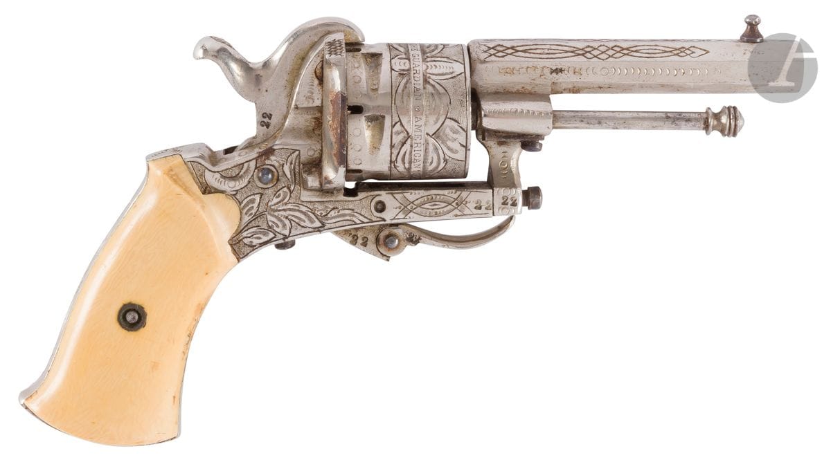 Revolver à broche, « The guardian American model of 1878 », calibre 7 mm. 
Détente pliante. 
Finition nickelée, gravée. 
B.E.