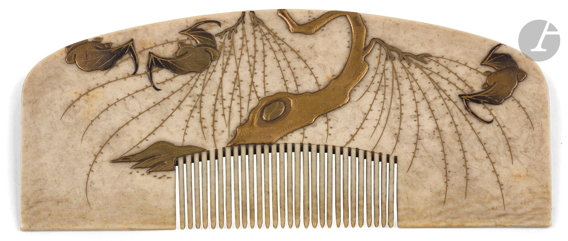 
Comb, kushi, ivory, Japan, 19th century

Decorated in gold and black takamakie with a gnarled tree trunk, branches and bats in flight.

Length : 10,2 cm ; weight : 28 g

Accompanied by a handwritten and illustrated description by the collector.

The CIC certificate will be given to the buyer.



Étienne de Villaret Collection - lots 81 to 96
