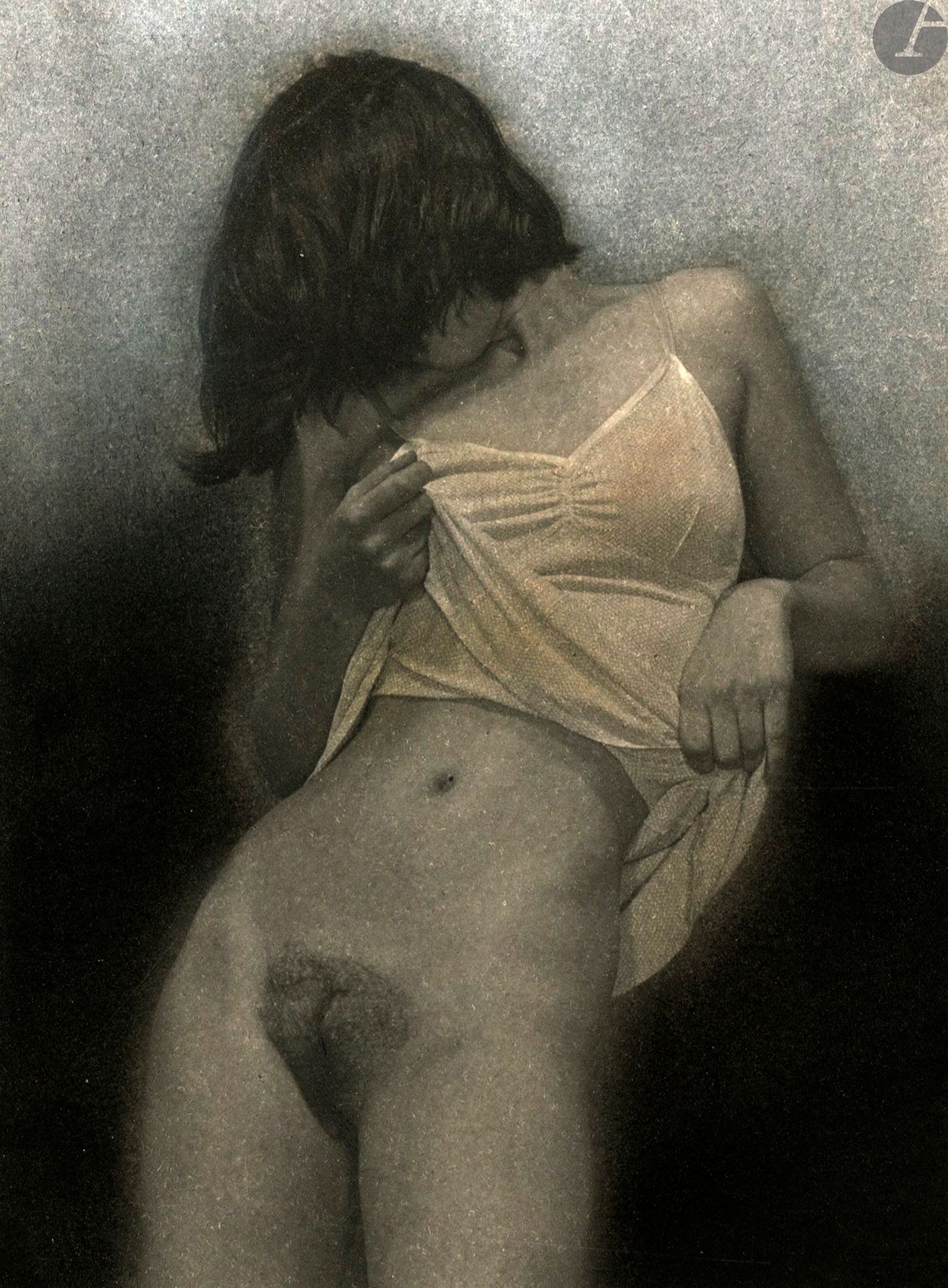 Claude Fauville (1940) 
Female Nude, 1990. 
Platinum print, signed and numbered to 1 in the lower margin, enhanced with oil pastel. Mounted under passe partout. 
19.5 x 14.5 cm 

Claude Fauville (1940) 
Female Nude, 1990. 
Platinum print, signed and numbered in the lower margin, enhanced with pastel. Edition of 1 (unique work). 
19,5 x 14,5 cm







