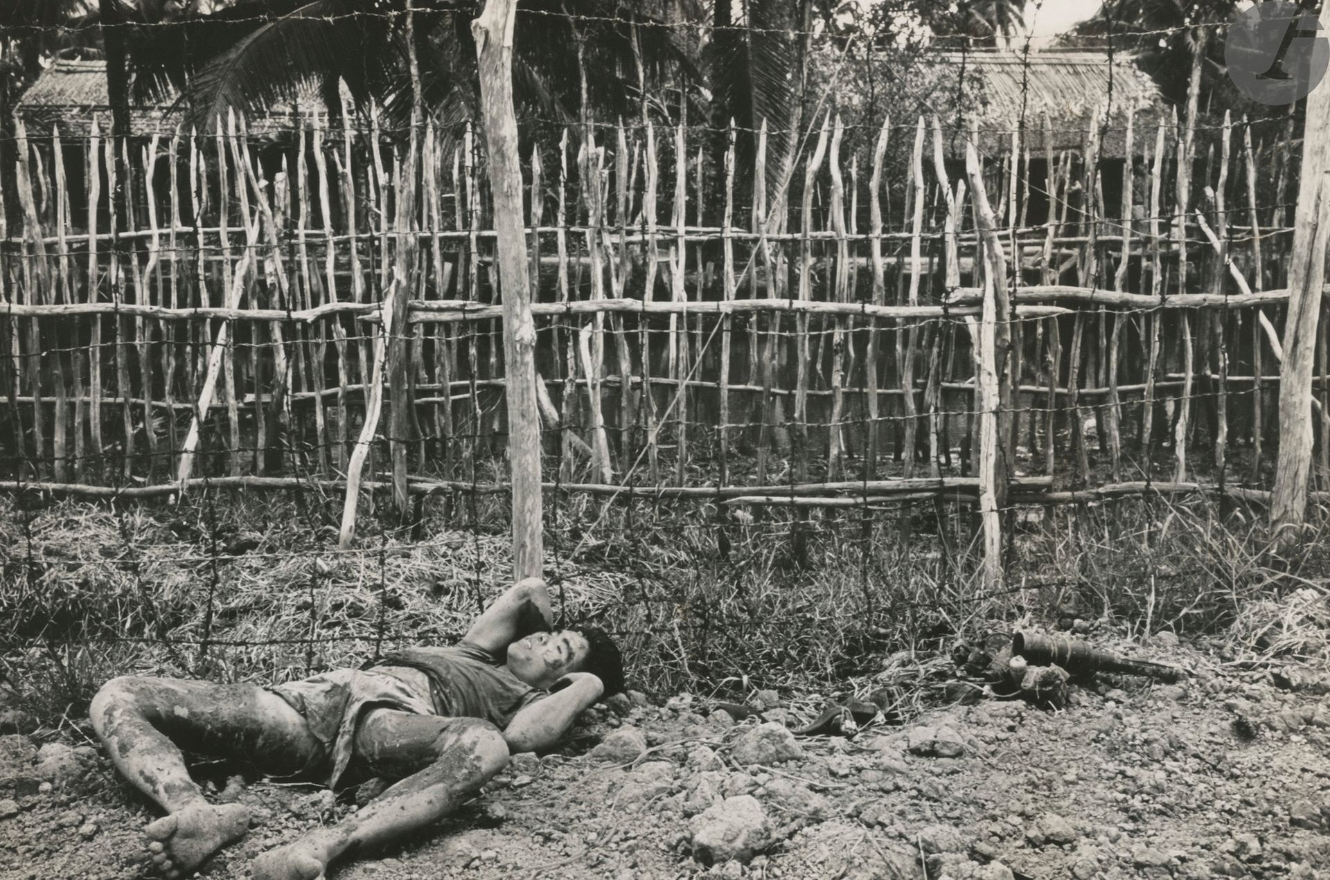 Akihiko Okamura (1929-1985) 
Corpse. Vietnam War, c. 1964.
period silver print. Handwritten annotations by John Morris on verso. 
22.8 x 33.4 cm 

Akihiko Okamura (1929-1985) 
Dead body. Vietnam War, c. 1964.
Vintage gelatin silver print. Handwritten annotations by John Morris on verso. 
22.8 x 33.4 cm







