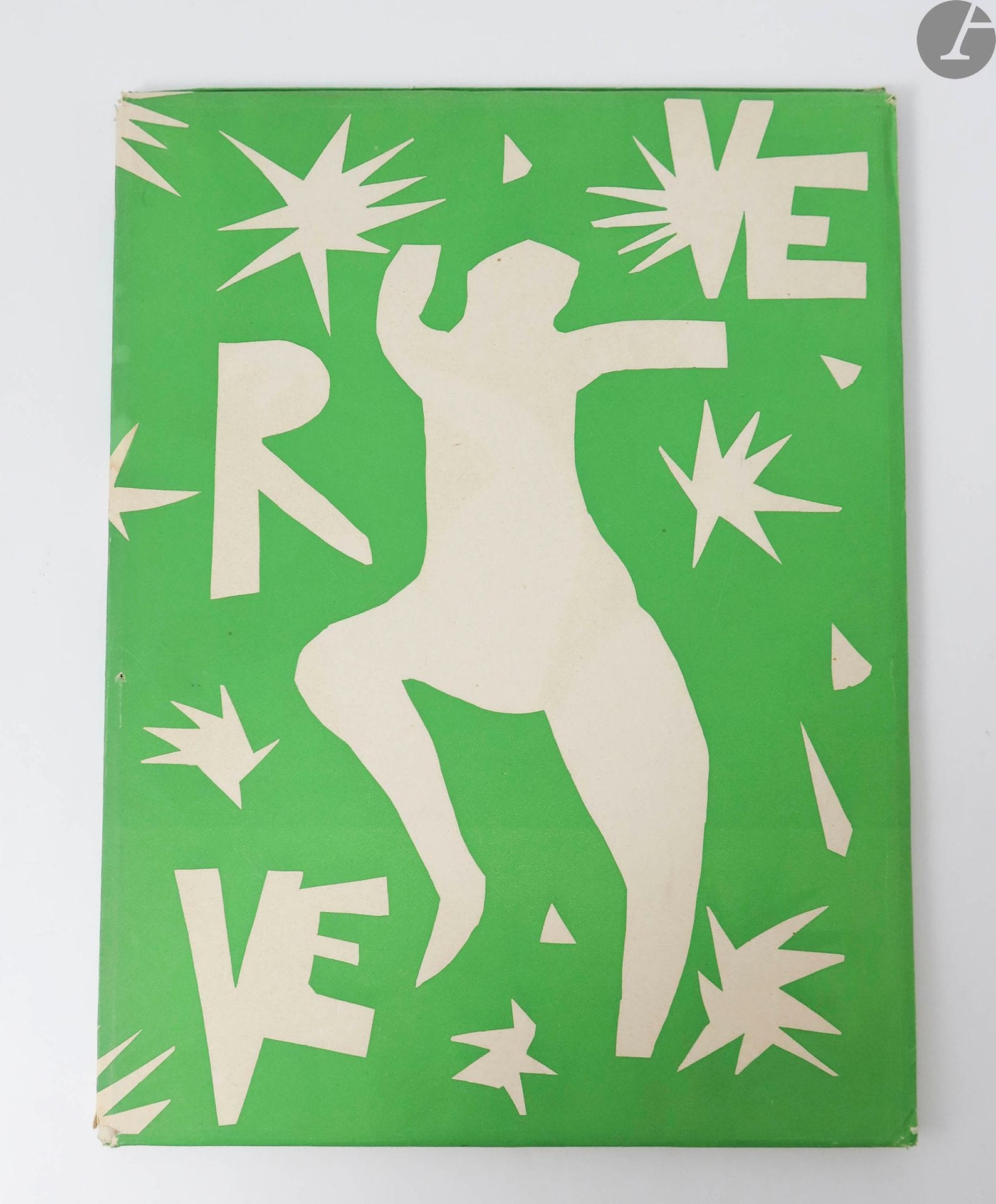 [REVUE - VERVE] - MATISSE (Henri).
De la couleur.
Paris : Verve, [1945]. — In-folio, cartonnage de l'éditeur, recouvert d'une couverture illustrée.

Numéro 13 formant le volume IV de la revue « Verve », réunissant la reproduction en noir et en couleurs de quelques-unes de œuvres récentes exécutées par Henri MATISSE (1869-1954) au début des années 40. L'artiste a spécialement réalisé pour cette édition 3 lithographies originales : la couverture, le titre et le frontispice, ce dernier représentant la chute d'Icare.

Joint le rare prospectus pour l'ouvrage « Jazz » illustré par Matisse.

Déchirures aux coiffes et aux coins de la couverture.