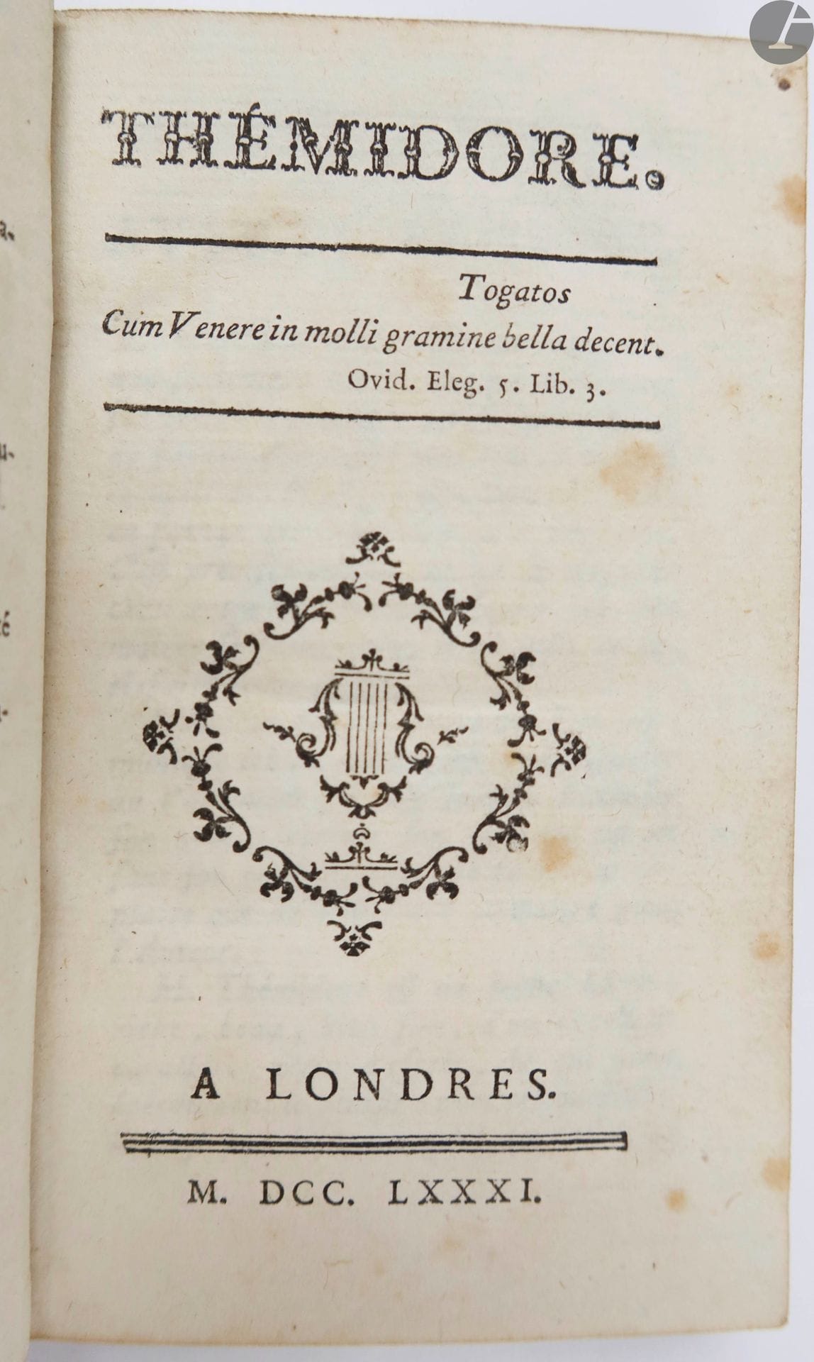[GODARD D'AUCOUR (Claude)].
Thémidore.
Londres, 1781. — In-18, maroquin rouge, triple filet doré en encadrement sur les plats, dos lisse orné, roulette dorée intérieure, tranches dorées (reliure de l'époque).

Édition peu courante faisant partie de la série des « faux Cazin ». Elle fut publiée dans la collection de la « Bibliothèque amusante ».

Agréable exemplaire en maroquin de l'époque. Quelques rousseurs éparses.