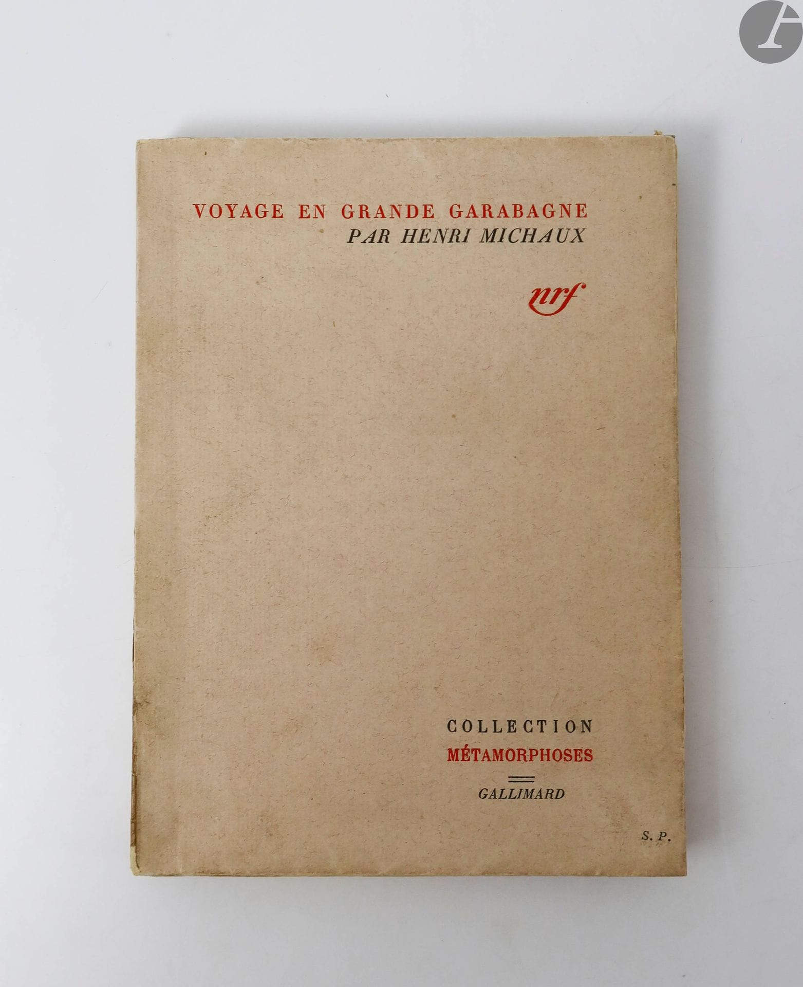MICHAUX (Henri).
Voyage en grande Garabagne.
Paris : Gallimard, collection Métamorphoses, [1936]. — In-12, broché, couverture rempliée.

Édition originale.

Exemplaire du service de presse, faisant partie des 1310 sur Alfa mousse des papeteries Navarre, enrichi d'un envoi autographe signé de l'auteur sur le faux titre.

Les envois de Michaux sur ce titre sont rares.
Restaurations au dos. Rousseurs claires sur les gardes.
