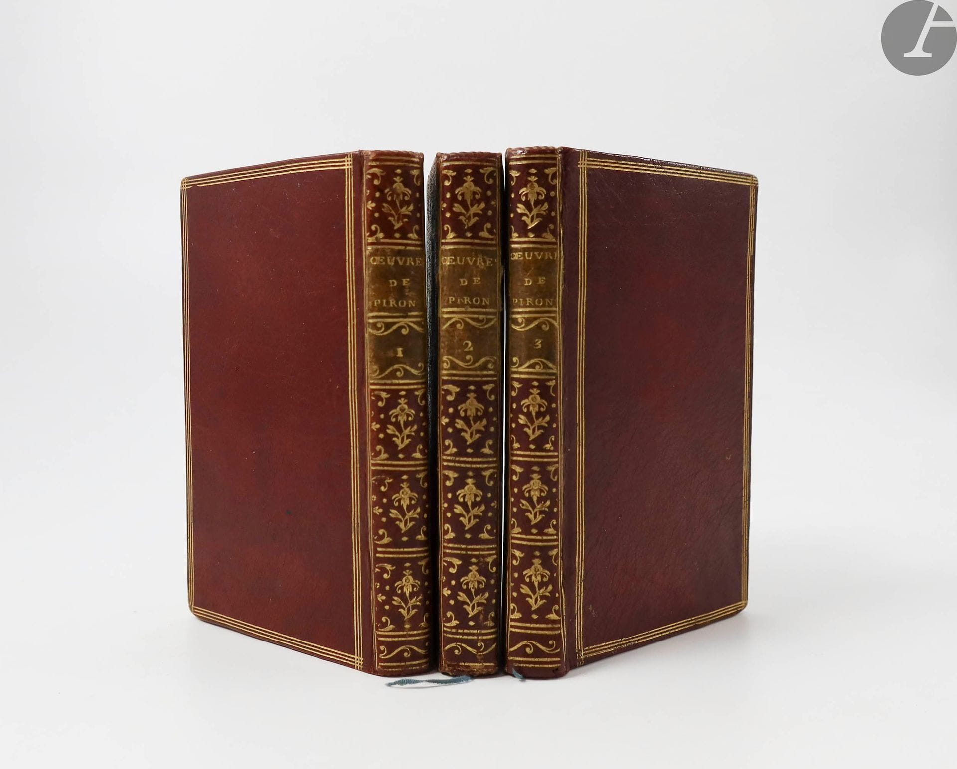 PIRON (Alexis).
Œuvres choisies.
Londres, 1782. — 3 volumes in-18, maroquin rouge, triple filet doré en encadrement sur les plats, dos lisse orné, roulette dorée intérieure, tranches dorées (reliure de l'époque).

Charmante édition de petit format faisant partie de la série des « faux Cazin ». Elle est illustrée d'un portrait de l'auteur en frontispice, gravé par Delvaux.
Plaisant exemplaire en maroquin rouge de l'époque, très bien conservé.
Portrait et quelques feuillets brunis. Trace sombre sans gravité sur le second plat et second volume.