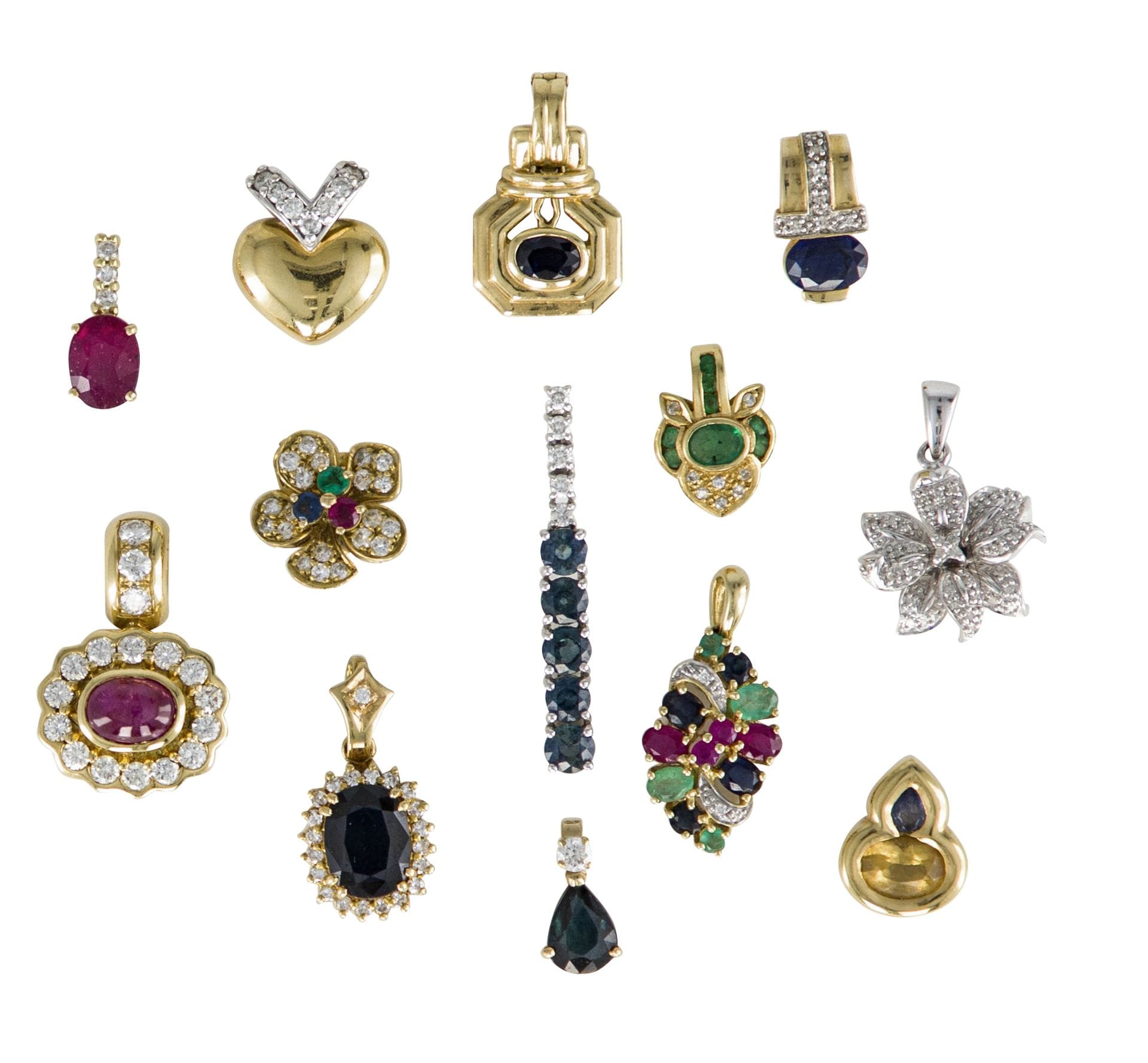 
Suite de 13 pendentifs en or jaune et gris 18K (750) ornés de diamants, rubis, saphirs et émeraudes. Hauteur minimum : 1,2 cm environ ; hauteur maximum : 3,2 cm environ. Poids brut : 35,7 g (égrisures) 
