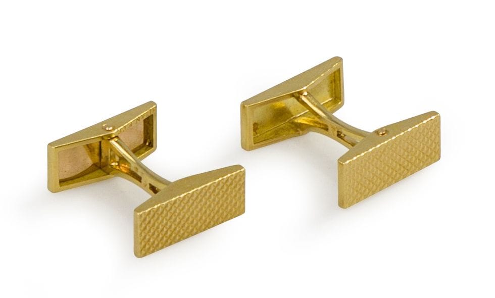JEAN ÉTÉ 

Paire de boutons de manchette en or 18K (750) à décor guilloché. Signés. Travail français des années 1960. Poids : 9,8 g (rayures)