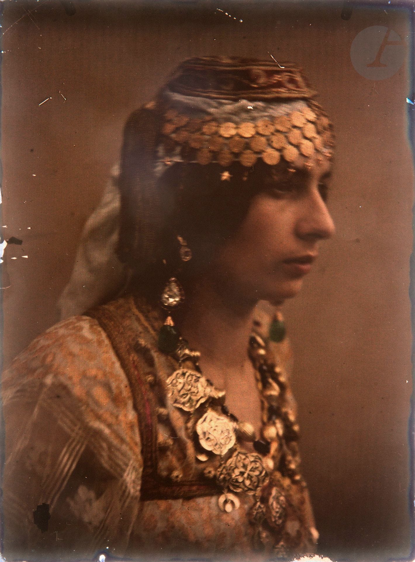 Henry-René d’Allemagne (1863-1950) et divers
Jeunes femmes portant des vêtements et des bijoux persans, c. 1910.
13 autochromes non doublés, conservés dans leur boîte d’époque.
Format moyen: 13x18cm