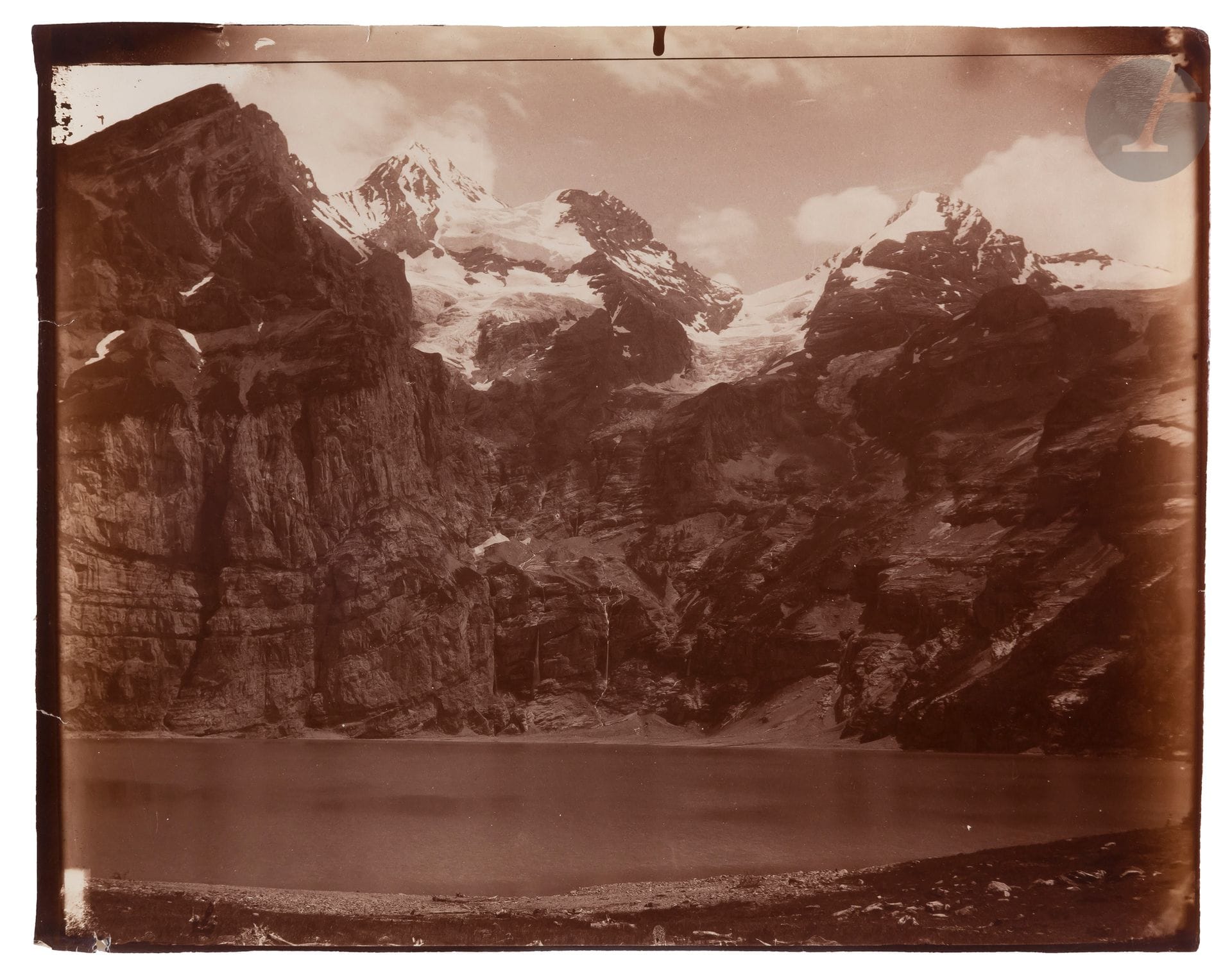 Maison Adolphe Braun
Alpes Suisses. Lacs, c. 1866-1880.
Lac des Quatre-Cantons. Axenstrasse et Urirothstock. Passage de la Gemmi, Lac de Daube et Dauberhorn. Rigi-Känzli. Chapelle de Guillaume Tell. Le Mythenstein portant l’inscription commémorative de Schiller. Lac d’Oeschinen et la Blümlisalp. Lac de Brienz, Iseltwald. Lugano. 
20 épreuves sur papier albuminé. Numéros de négatifs aux versos.
Formats: de 10x18 à 24x30cm avec marges