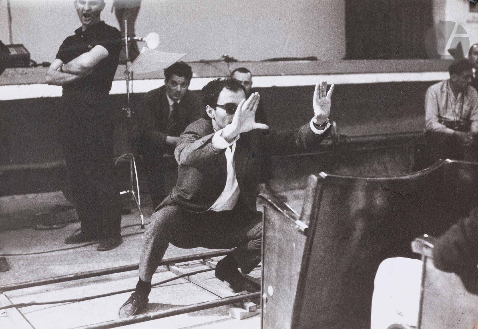 Ghislain Dussart (1924-1996) 
Le mépris de Jean-Luc Godard, 1963.
Brigitte Bardot. Michel Piccoli. Le réalisateur et son équipe sur le tournage. 
23 épreuves argentiques d’époque. Tampons du photographe, tampon d’agence et dates, quelques indications de recadrages et nombreux tampons du tireur Pierre Gassman aux versos.
Format moyen: 17x24cm