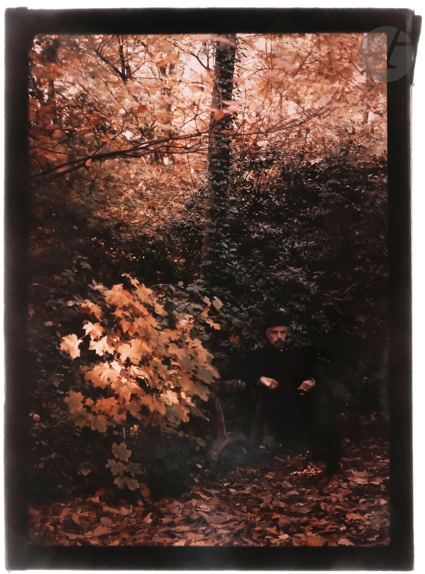 Henry-René d’Allemagne (1863-1950) et divers
Jeunes femmes, c. 1910.
Six (6) autochromes.
Format moyen: 13x18cm

On joint:
Henry-René d’Allemagne (1863-1950)
Autoportraits. Parc, c. 1900.
Quatre (4) autochromes (deux cassés avec manques). 
Formats: 9x12 et 13x18cm