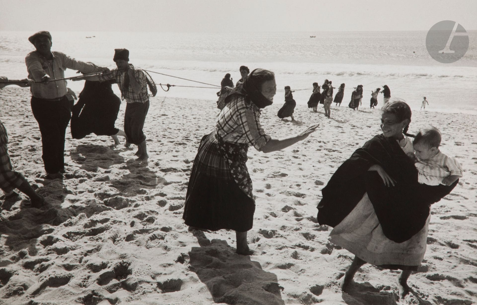 Édouard Boubat (1923-1999
)Nazaré [raising the net]. Portugal, 1956. 
Silver print (c. 1970). Stamp "Edouard Boubat - 12, rue Bouchut", handwritten annotations, date and indications of cropping on the reverse. 
19x29cm - frame


