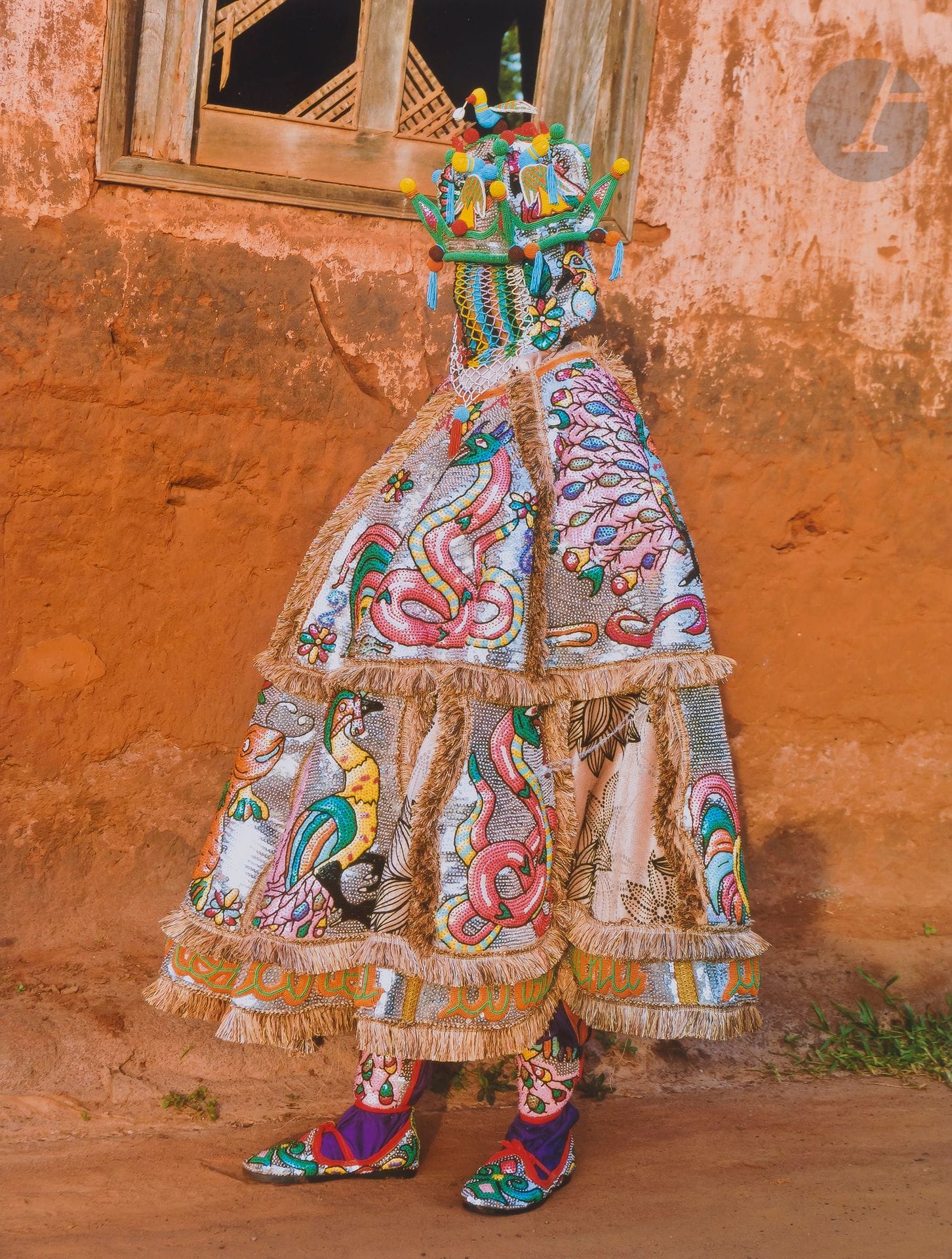 
Leonce Raphael Agbodjelou (1965) 

Série Egungun. Porto Novo. Bénin, 2011-2012.

Épreuve chromogénique, signée et numérotée à 5 exemplaires dans la marge en bas à droite. 

Image: 37x28cm 

Feuille: 40x30cm



Studios africains, une collection particulière - N° 293 à 329.