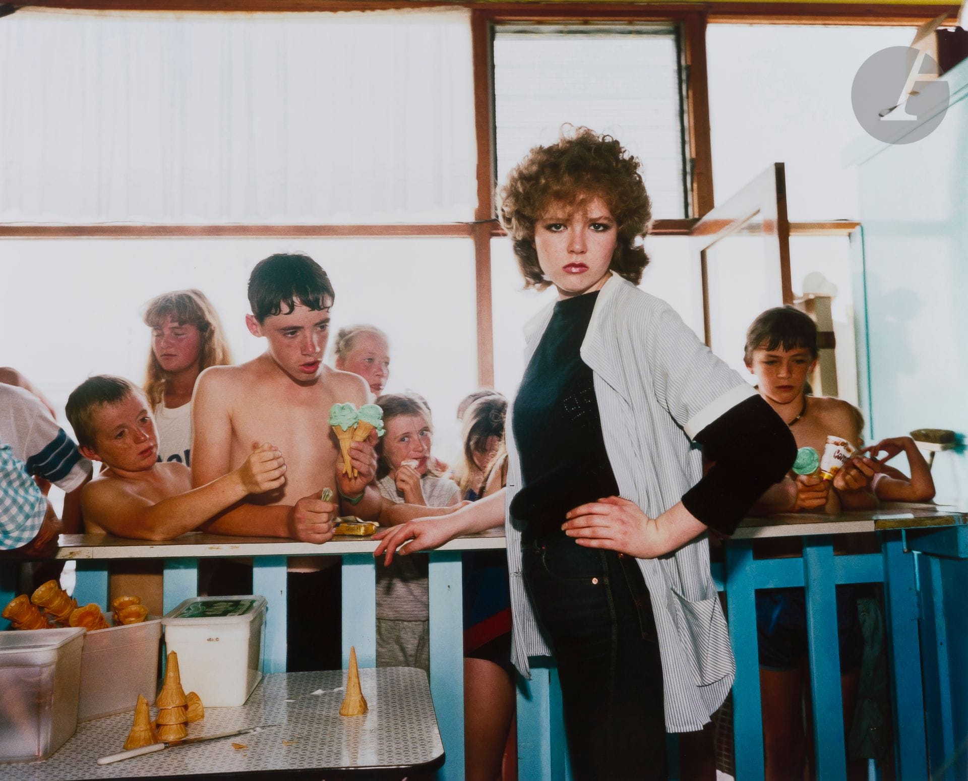 
Martin Parr (1952) 

The Last Resort. Brighton, 1983-1985.

Épreuve pigmentaire, signée, titrée et datée à l’encre au verso. L’œuvre est accompagnée d’une légende autographe de Martin Parr racontant l’histoire de sa photographie.

Image: 43,3x53,6cm 

Feuille: 50,5x61cm



Bibliographie :

Martin Parr, The last resort, Marseille, Images en Manœuvres, p. 51.



Vente au profit de l’association ACT & HELP - lots 1 à 49
