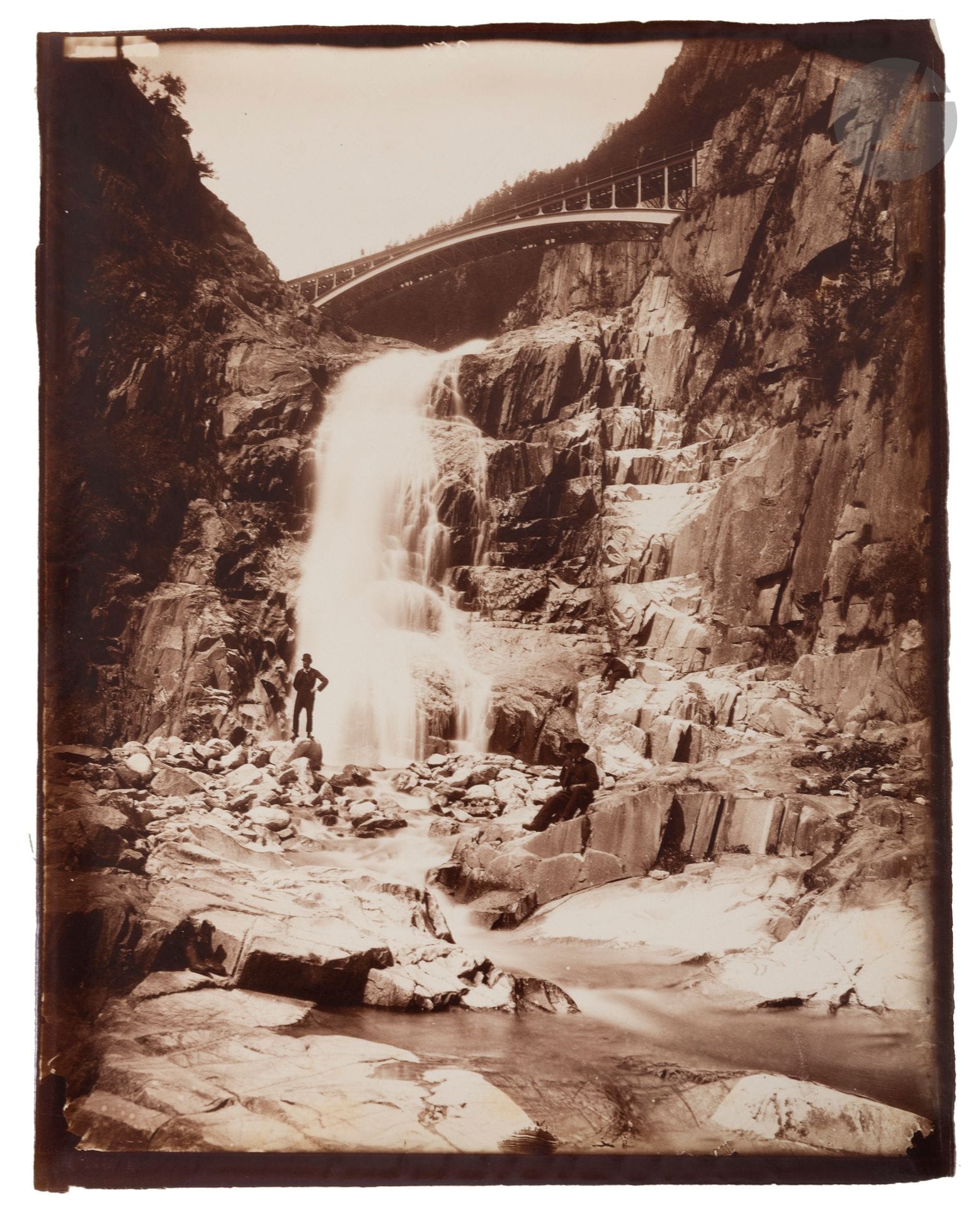 Maison Adolphe Braun
Alpes suisses et françaises. Chutes d’eau, 
c. 1870-1893. 
Gorge de la Biosaz. Chute de l’Aigle. Cascade de Pissevache. Chutes du Giesbach. Chute de la Kander près de Kandersteg. Chutes du Reichenbach près Meyringen. Le Stauhbach et la Jungfrau. Lauterbrunnen, le Staubbach. Vernayaz. Chute du Trient. Oberland bernois. Chutes du Reichenbach. Ragaz. Chute de la Tamina. Engelberg. Chute du Taetschbac. Défilé et pont au Rohrbach.
20 épreuves sur papier albuminé. Numéros de négatifs et quelques annotations au crayon aux versos. 
Formats: de 10x18 à 24x30cm