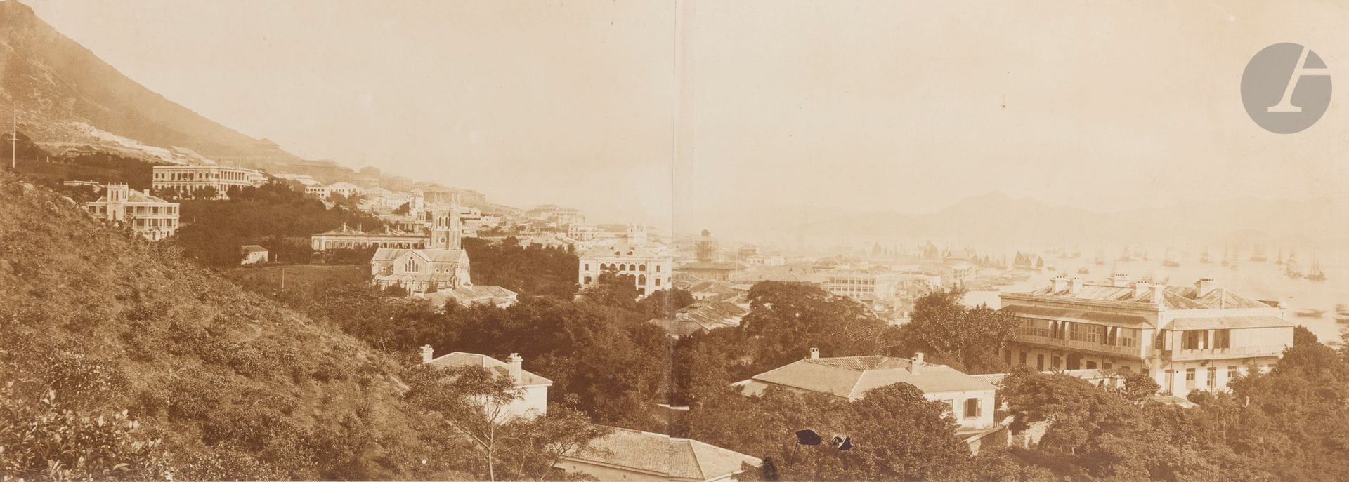 Lai Afong (attribué à) 
Panorama de Hong Kong, c. 1880.
Deux (2) épreuves sur papier albuminé, contrecollées sur un même carton, formant un panorama.
Format des épreuves: 22x29,5cm
Format du panorama: 22x59cm