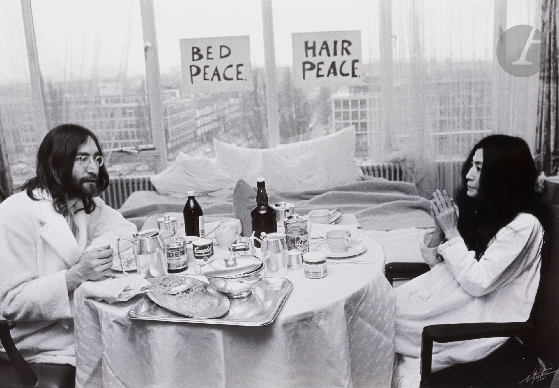 
Nico Koster (1940) 

John Lennon and Yoko Ono, Bed-in for Peace, Hilton Hotel. Amsterdam, 1969.

Épreuve pigmentaire, signée à l’encre en bas à droite avec le timbre sec du photographe. L’œuvre est accompagnée d’une légende autographe de Nico Koster racontant l’histoire de sa photographie. 

Image: 50x67cm

Feuille: 52,5x71,2cm



Vente au profit de l’association ACT & HELP - lots 1 à 49
