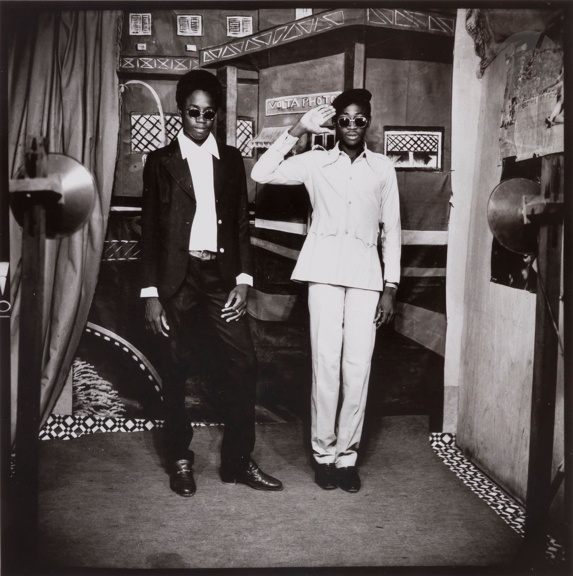 
Sanlé Sory (1943) 

Attention. Bobo-Dioulasso. Burkina Faso, 1979.

Silver print (2015), printed by Philippe Salaun, signed, titled and dated in ink in the lower margin. Stamp, shooter's signature and date on reverse. 

Image: 20,8x20,6cm 

Sheet: 30,4x23,8cm



African Studios, a private collection - N° 293 to 329.
