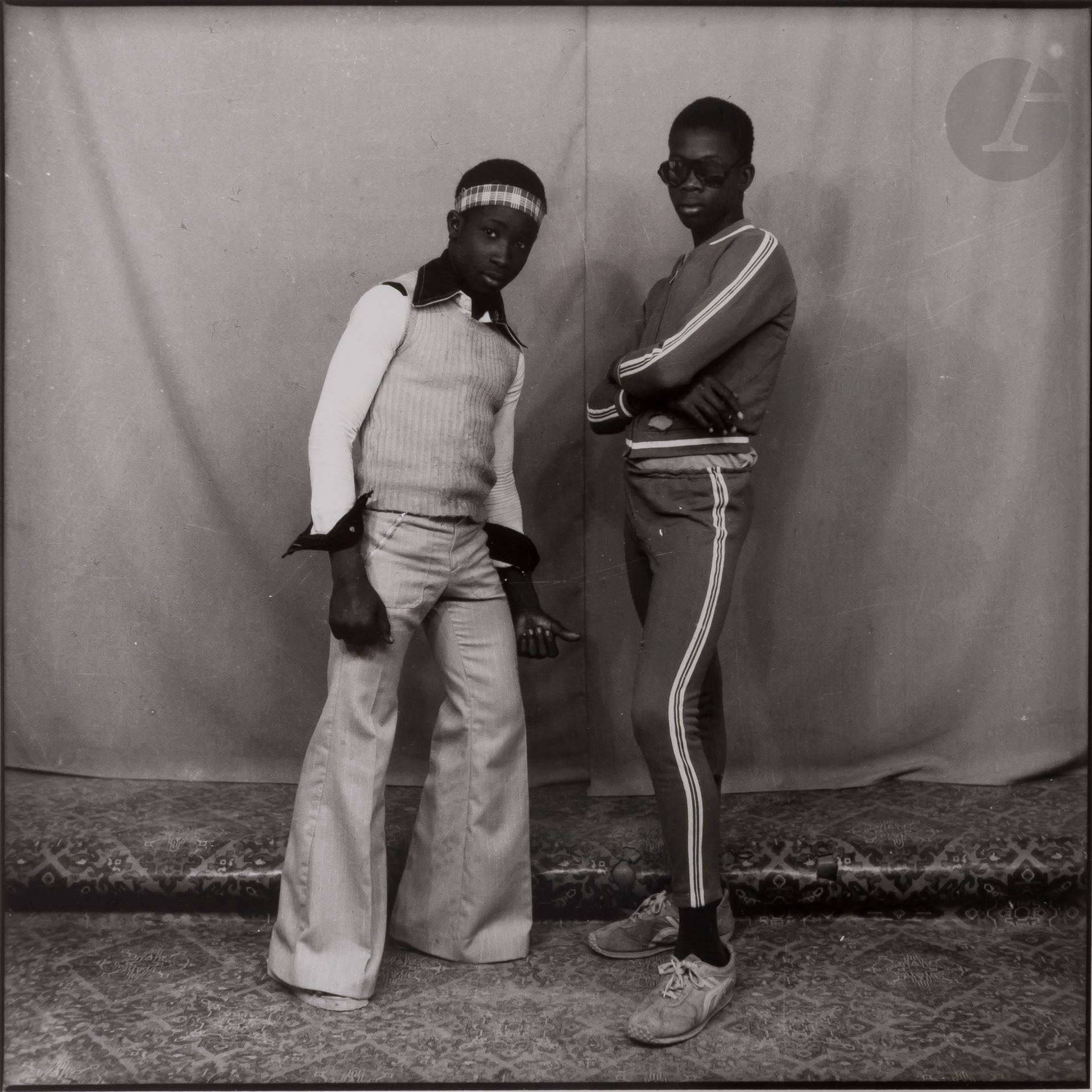 
Sanlé Sory (1943) 

La Relève. Bobo-Dioulasso. Burkina Faso, 1982. 

Silver print (2018), signed and dated in pencil on reverse. 

Image: 19,8x19,9cm 

Sheet: 30,5x24cm



African Studios, a private collection - N° 293 to 329.
