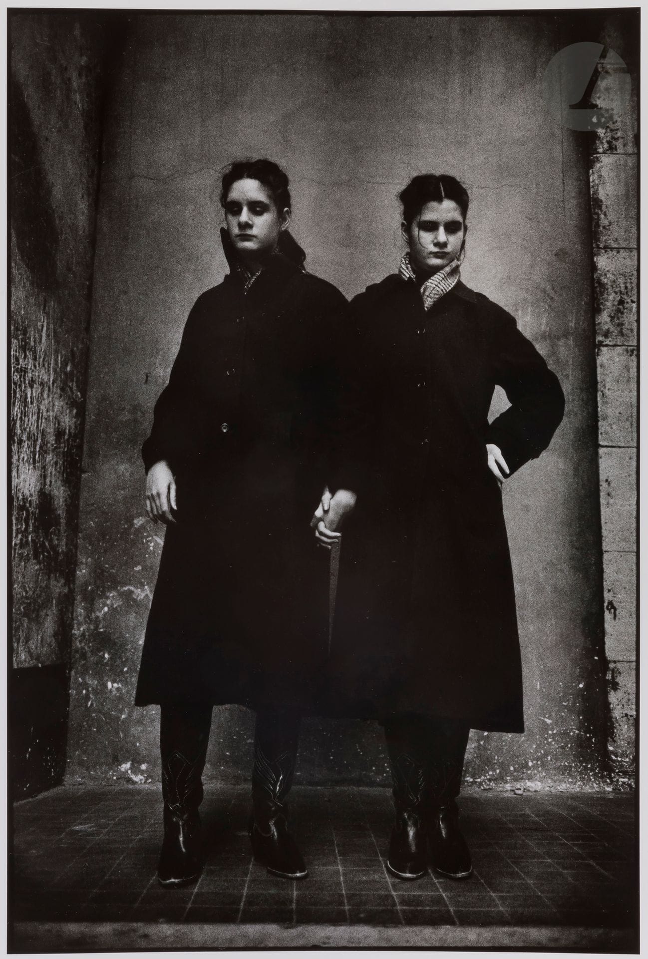 
Jane Evelyn Atwood (1947) 

Institut Départemental des Aveugles. 

Saint-Mandé, 1980.

Épreuve argentique (tirée par Thomas Consani), signée, datée et titrée au crayon au verso. L’œuvre est accompagnée d’une légende autographe de Jane Evelyn Atwood racontant l’histoire de sa photographie.

Image: 37,5x25,5cm 

Feuille: 40x30cm



Bibliographie :

Catherine Chaine, Jane Evelyn Atwood, Paris, Actes Sud (collection Photo Poche, n° 125), 2010, ill. 49.



Vente au profit de l’association ACT & HELP - lots 1 à 49
