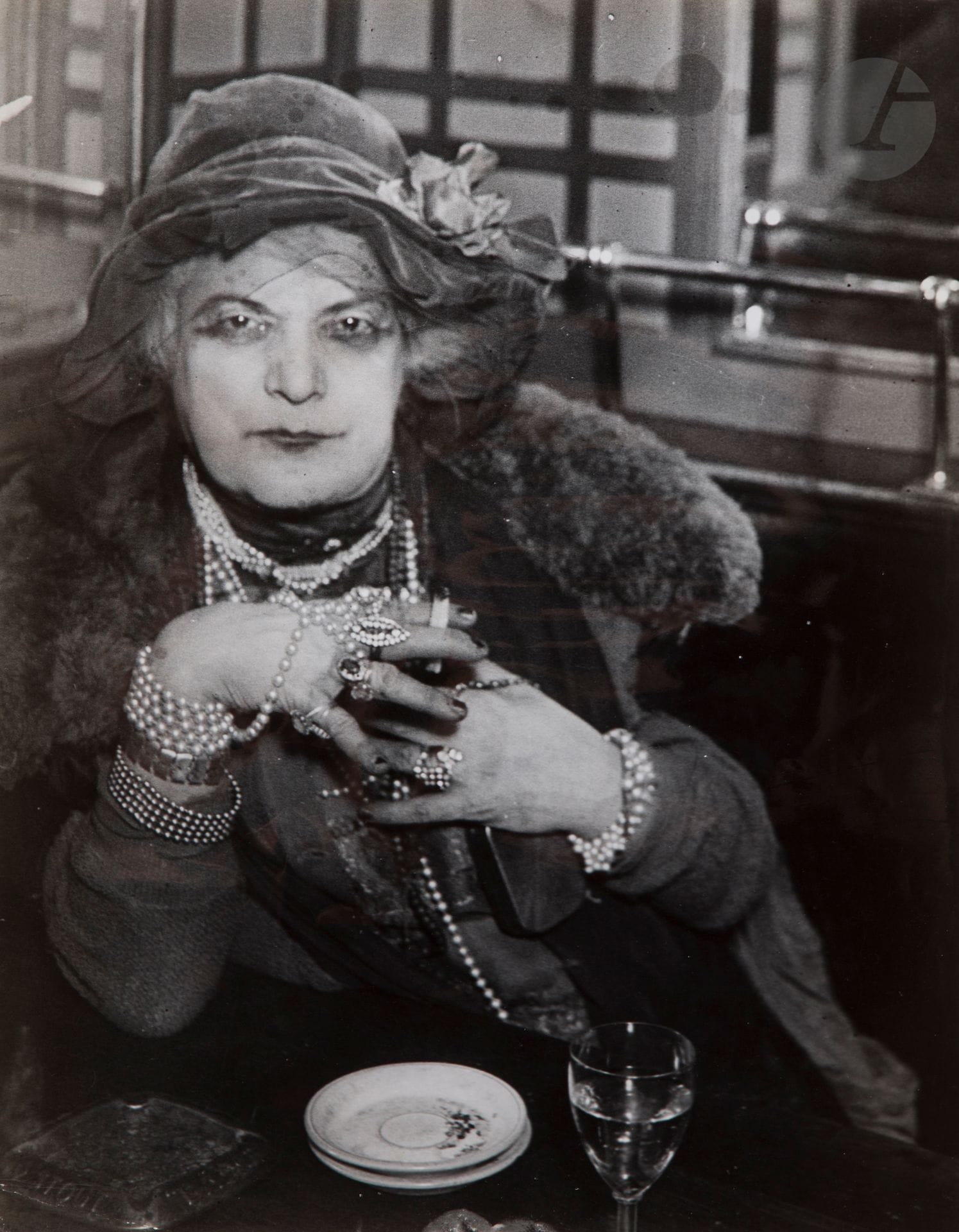 Brassaï (Gyula Halász, dit) (1899-1984)
La môme Bijou, bar de la Lune, Montmartre. Paris, 1932. 
Épreuve argentique (c. 1950). Tampon «Brassaï - 81, Rue du Faub.-St-Jacques», signature et dédicace à l’encre de Brassaï datée du 18 janvier 1968 au verso. 
30,2x24cm

Bibliographie: 
Brassaï, Le Paris secret des années 30, Paris, Gallimard, 1976, p. 86.