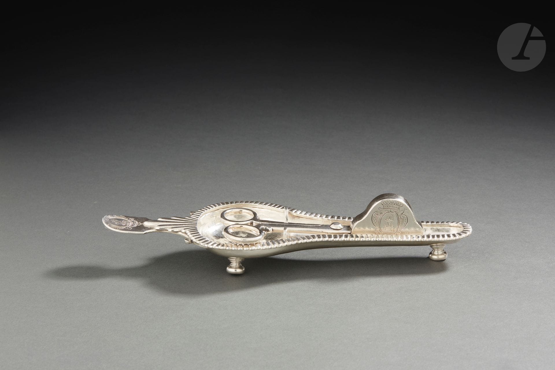 TOULOUSE 1697
Pair of silver flyswatters and its tray, model called "kidney" whose tray takes the shape of scissors. It rests on three feet button. The edge is gadrooned, the catch applied with a shell engraved with the coat of arms of the DOMER family, topped by a crown comtale in recall on the scissors. 
Master goldsmith : François BECANE, received in 1678
Weight : 260 g - length of the tray : 23 cm