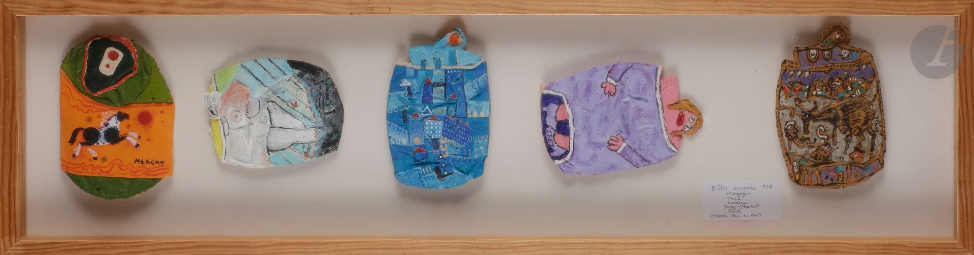Frédéric MENGUY - Alain TREZ - Jean-François LARRIEU - Georges RONEL - Chantal BERRY-MAUDUIT 
Boîtes écrasées, 1998
5 empreintes de boîte en résine peintes.
Signées.
14 x 9,5 cm chacune.