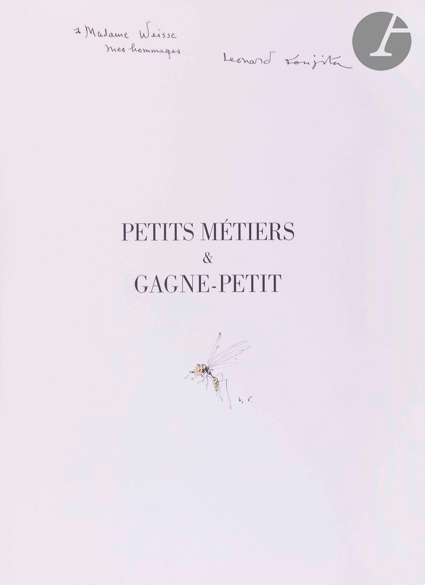 
FOUJITA (Léonard).Petits Métiers et gagne petit.

[Paris : Pierre de Tartas, éditions Rombaldi, 1960]. — In-folio, 373 x 280 : 118 pp., (5 ff deux derniers blancs), couverture illustrée. En feuilles, emboîtage en toile bleue de l’éditeur. Un des plus beaux ouvrages illustrés par Léonard FOUJITA (1886-1968).Préfacée par Maurice Genevoix, l’édition regroupe des textes d’Albert Fournier accompagnés de vingt-deux compositions de Léonard Foujita, gravées sur bois par Henri Renaud, dont une sur le titre, répétée sur la couverture, une à pleine page représentant le portrait de l’artiste, dix-huit dans le texte et deux sur double page. 

L’ouvrage se termine avec un texte de Guy Dornand intitulé Foujita Parisien de Tokyo.Tirage annoncé à 262 exemplaires. Celui-ci, sur vélin d’Arches, est justifié « Exemplaire de collaborateur » et signé par Pierre de Tartas à la justification.Il est enrichi d’un ENVOI AUTOGRAPHE SIGNÉ DE FOUJITA SUR LE FAUX TITRE, ACCOMPAGNÉ D’UN PETIT DESSIN ORIGINAL MONOGRAMMÉ :

a Madame Weisse // mes hommages // Leonard Foujita. Le dessin que l’on trouve plus bas sur le même feuillet, représente une guêpe.

L’envoi est adressé à la célèbre photographe Sabine Weiss (1924-2021) qui photographia notamment Foujita en 1954.



Exemplaire enrichi de deux photographies originales en tirage argentique, 129 x 176 mm, représentant Foujita dans son atelier. Non identifiées, elles sont vraisemblablement l’œuvre de Sabine Weiss, prises dans les années 50 ou 60.



Emboîtage décoloré et présentant des usures à la toile. Quelques salissures à la couverture.

Provenance : Madame Weiss, avec envoi autographe signé de Foujita.
