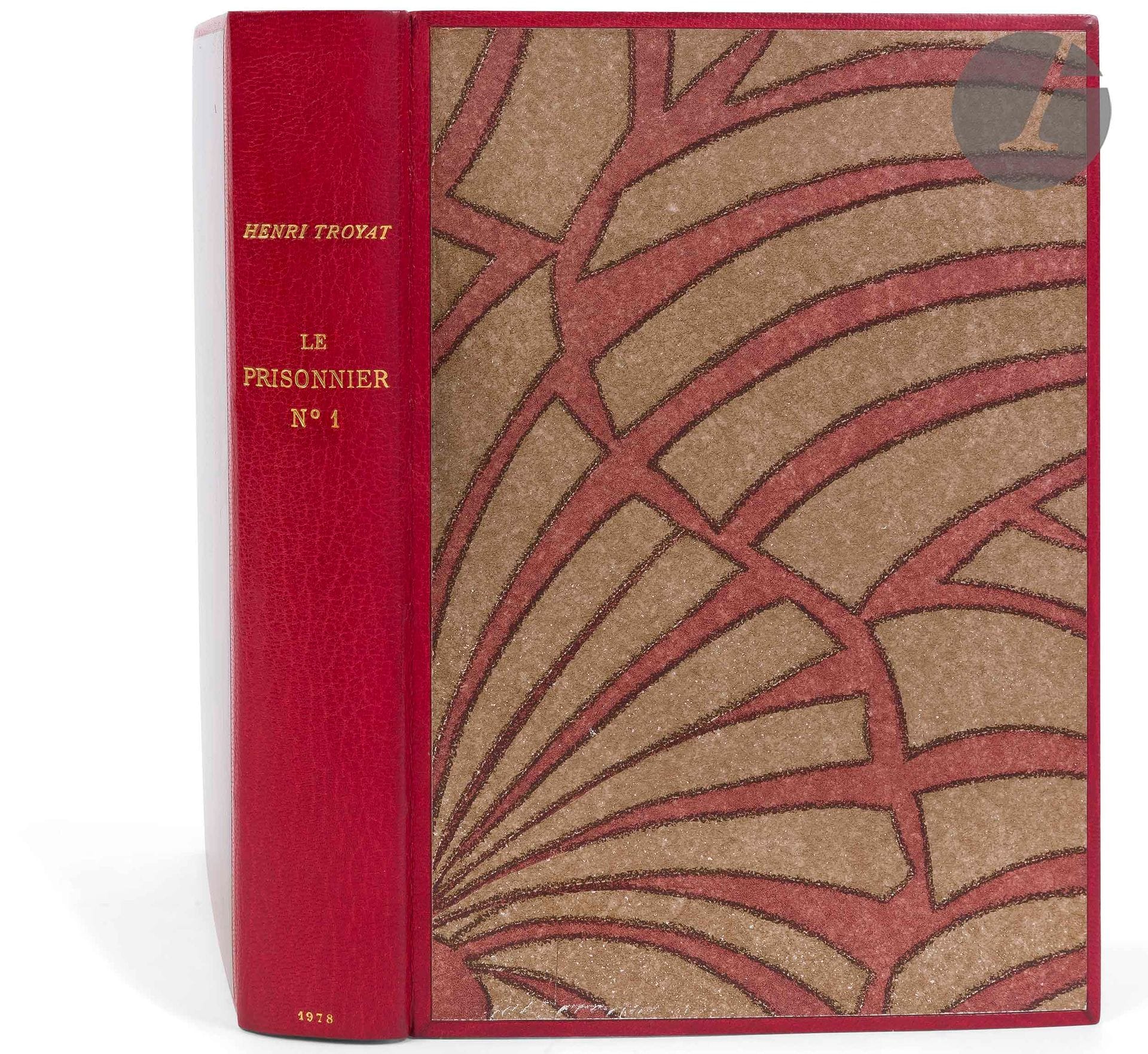 TROYAT (Henri).
Le Prisonnier N° I. Roman.
Paris : Flammarion, [1978]. — In-8, 211 x 151 : (1 f. blanc), 289 pp., (2 ff.), couverture illustrée. Maroquin rouge, plats recouverts de papier brillant décoré dans les tons rouge et bronze, dos lisse, tête dorée, non rogné, couverture et dos conservés, étui (J.-P. Miguet). 

Édition originale.

UN DES QUARANTE-CINQ EXEMPLAIRES DE TÊTE SUR PUR FIL D’ARCHES, parfaitement relié par Jean-Paul Miguet.

Exemplaire parfaitement conservé.