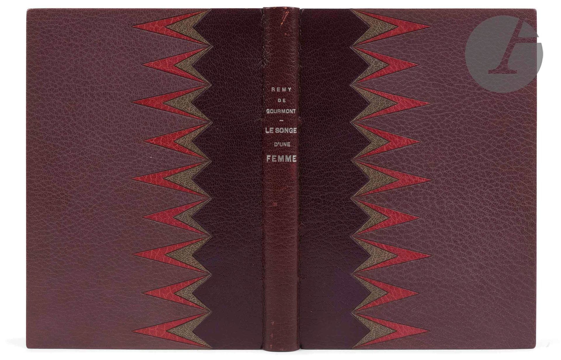 LABOUREUR (Jean-Émile) - GOURMONT (Remy de).
Le Songe d’une femme. Roman familier.
Paris : Camille Bloch, 1925. — In-8, 246 x 172 : 216 pp., (5 ff. dernier blanc), couverture imprimée. Reliure mi maroquin violet foncé, mi maroquin lilas foncé, séparés verticalement par un filet à froid en zigzag surmonté à chaque pointe sur le maroquin lilas d’un motif en flèche de maroquin gris et rouge pâle, dos lisse, tête argentée, non rogné, couverture et dos conservés, étui (reliure de l’époque). 

Sylvain Laboureur, Catalogue complet de l’œuvre de Jean-Émile Laboureur, II, pp. 66 à 72, n° 307.

Édition illustrée de 28 eaux-fortes originales de Jean-Émile LABOUREUR (1877-1943), dont une en frontispice, une sur le titre, 25 dans le texte et une à pleine page à la fin de l’ouvrage. L’une des meilleures illustrations de l’artiste. 

Tirage à 460 exemplaires sur papier vélin d’Arches à la forme ; un des 385 numérotés en chiffres arabes. On trouve comme d’habitude à la fin une seconde épreuve du titre.

Très bel exemplaire dans une reliure mosaïquée vraisemblablement de l’époque ou légèrement postérieure. Parfaitement réalisée, elle n’est curieusement pas signée.

Dos très légèrement éclairci, quelques petites griffures marginales. Rares rousseurs.