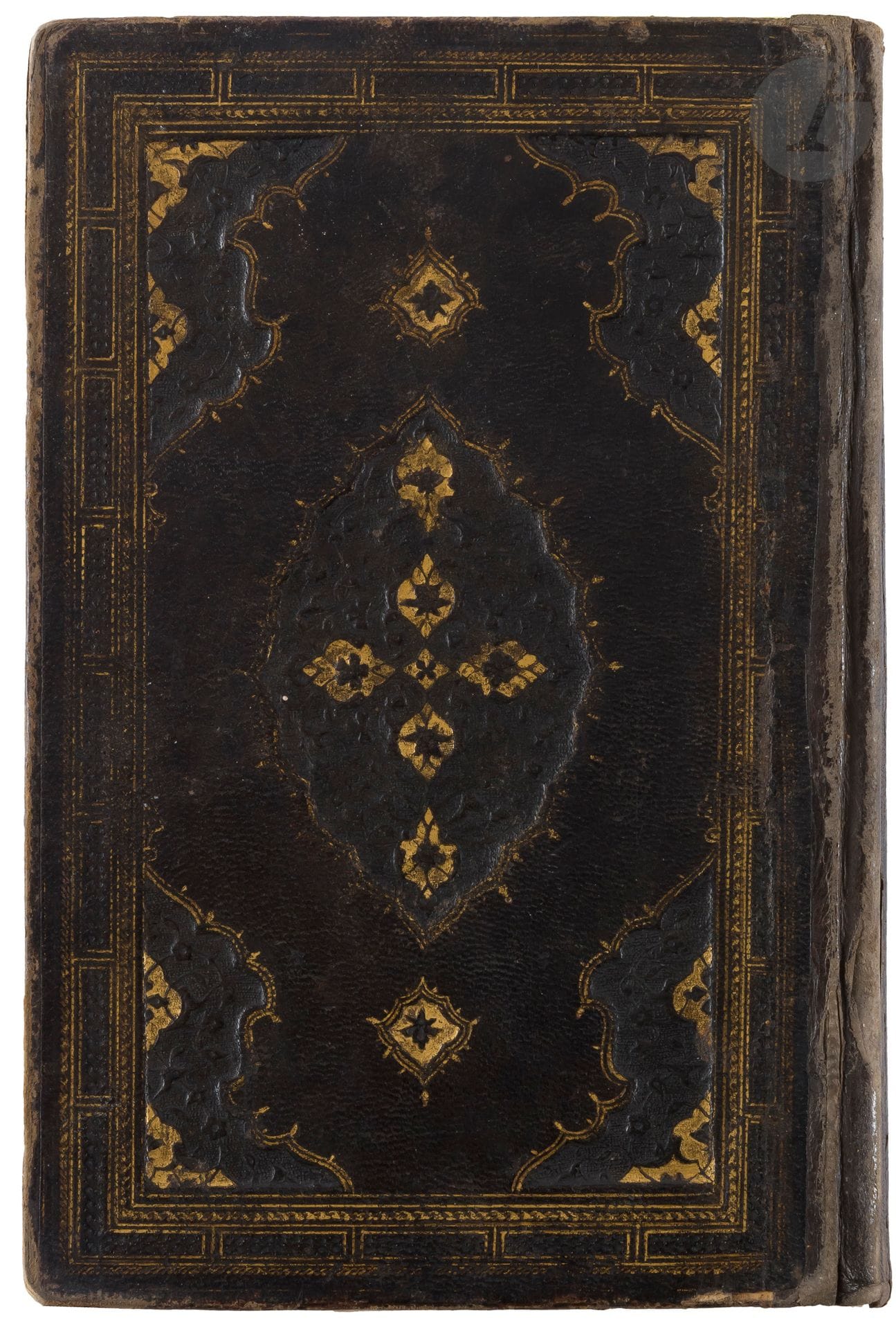 JALAL AL-DIN RUMI (1207-1273), Masnavi-i Ma’navi, Empire timouride, probablement Boukhara, signé et daté 889 H / 1483 et illustrations tardives
Manuscrit sur papier de vingt-trois lignes par page en persan naskhi, le texte réparti sur quatre colonnes. Double-page introductive inscrite à l’or en réserve sur fond quadrillé rouge puis manuscrit divisé en six livres, chacun introduit par un frontispice enluminé à l’or et en polychromie. Le premier en unwâns en double-page, le texte en réserve sur fond quadrillé rouge encadré d’unwâns à médaillons polylobés dorés sur fond bleu vif à semis de fleurettes polychromes et dorées repris en encadrement. Les cinq autres frontispices sarlows à cartouche doré inscrit en réserve du numéro du livre et se détachant sur fond bleu à semis de fleurettes. Les sarlows suivis de quelques lignes de texte introductives en lettres d’or. Dans chaque livre, différentes parties titrées aux encres rouge, bleue, pourpre ou dorée. Texte illustré tardivement de sept miniatures richement colorées, aux marges enluminées d’animaux logés dans des rinceaux floraux. À la fin de chaque livre, plusieurs pages aux vers disposés dans des cartouches obliques formant une composition géométrique agrémentée de rosettes enluminées et suivies d’un colophon enluminé à l’or et en polychromie de motifs floraux autour d’un texte à l’encre colorée indiquant la fin du livre. Le colophon final enluminé à l’or et en polychromie, le texte inscrit en arabe naskhi à l’or et flanqué de deux motifs végétaux cruciformes et de tiges florales. Il donne le nom du copiste Muhammad ibn Muhammad ibn Ahmad al-Khayri al-Ansari et la date de Rajab 889 H / 1483. Reliure en maroquin brun foncé à décor estampé et rehaussé d’or d’un médaillon central polylobé à décor végétal, flanqué de deux appendices fleuronnés, et encadré de quatre écoinçons en demi-lambrequins. Les contre-plats à composition similaire en maroquin brun clair finement découpé, ajouré et rehaussé de polychromie et d’or. 
23,5 x 15,5 cm
Taches, mouillures, légères déchirures en bordures, restaurations, repeints, illustrations tardives.

JALAL AL-DIN RUMI (1207 - 1273), Masnavi-i Ma’navi, Timurid Empire, probably Bukhara, signed and dated and late Illustrations 

Collection particulière parisienne de 1975 à 2000 - premier volet (lots 120 à 173).
