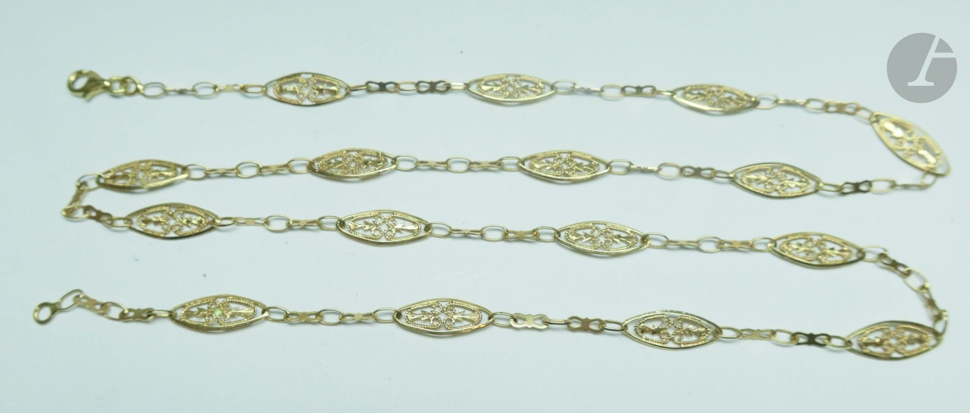 Collier en or (18K) à motifs ovales filigranés. Poids : 15,8 g