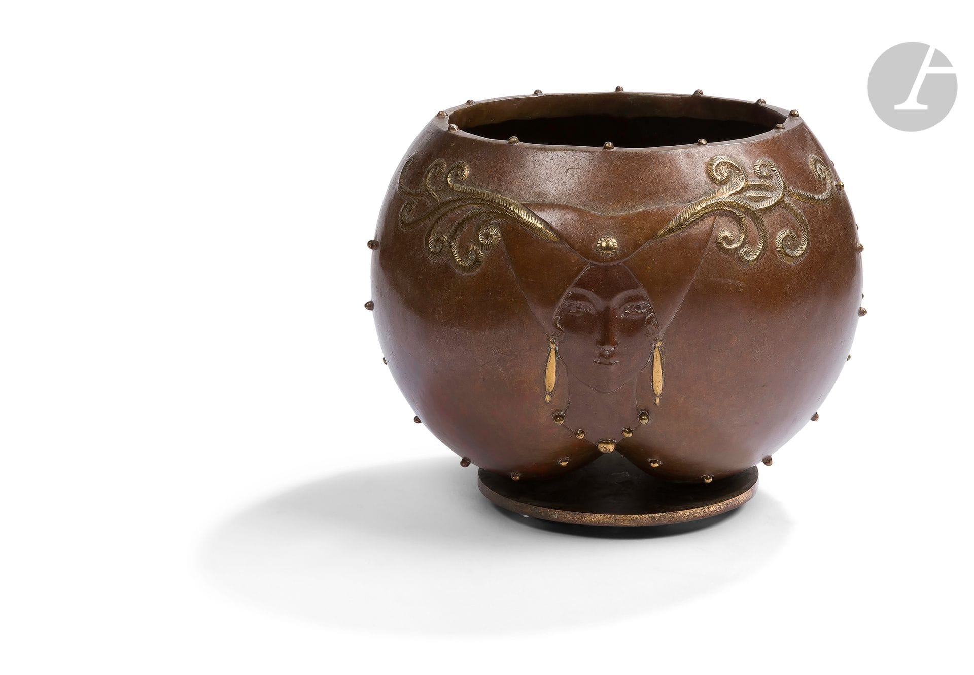 Romain de Tirtoff dit ERTÉ (1892-1990
)Fruit of life,
1985Bronze ball
vase
with brown and gold patina.
Signed, dated and numbered " 55/275 ".
Mark of the editor " CON-KER ".
Mark of the founder " JM ".
Height : 23 cmProvenance

: 
- Serge Leeman collection, Erté's successor.
- By descent.









