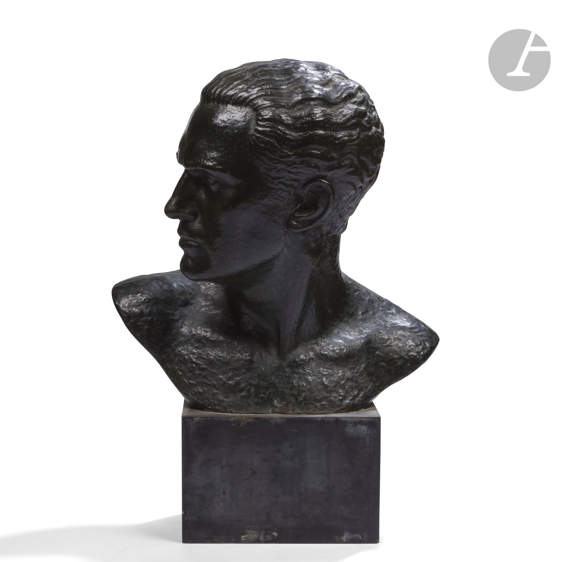 LUCIEN GIBERT (1904-1988
)Head of aviatorSculpture
. Proof in bronze with black patina shaded with green. Base in black marble. Moirures on the marble base. Signed L. GIBERT on the back and marked Bronze on the back. H. with base : 52 cm - H. bronze only : 40 cm

