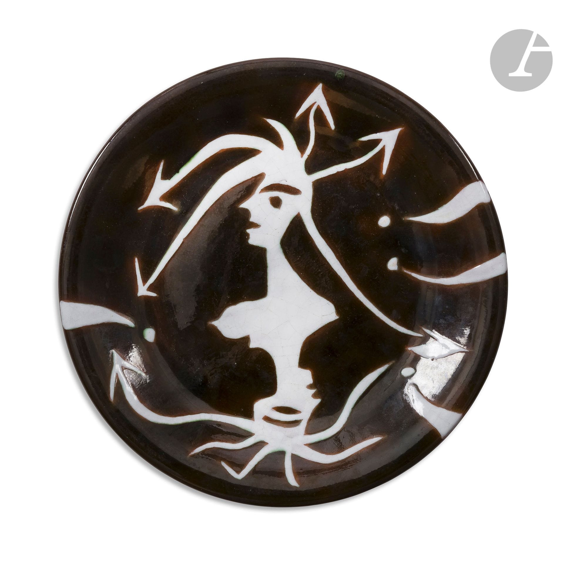 JEAN LURÇAT (1892-1966) PAINTER CARTONNIER & SANT-VICENS POTERIEPersonnages
oniriques, print N° 5/25A
circular
plate.
Ceramic proof with polychrome enamelled decoration; cracked white on brown background. Marked Drawing J. LURÇAT Sant-Vicens, numbered 5 and justified 5/25 and carries the letters VX on the reverse. D. 25 cm

