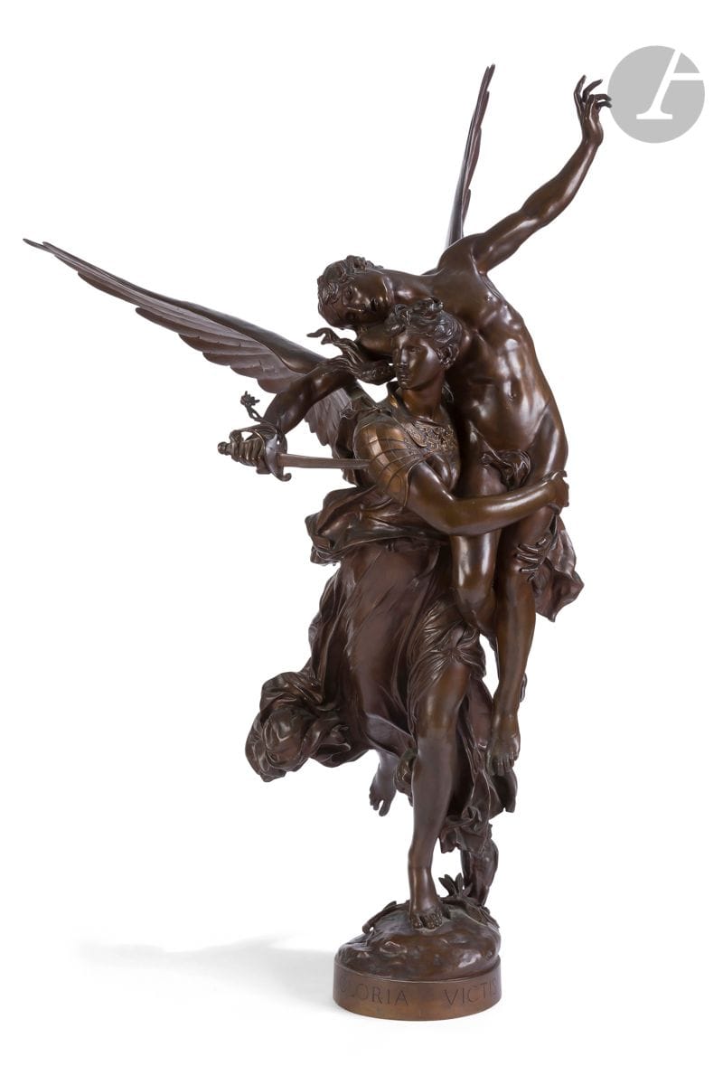 Marius-Jean-Antonin Mercié (1845-1916)
Gloria Victis
Bronze à patine brun rouge
Signé « A. Mercié »
Porte la marque « F BARBEDIENNE Fondeur PARIS » et le cachet circulaire « A Collas réduction mécanique »
Titré « Gloria victis » sur la terrasse
H : 110 cm 
Empoussièrement


Œuvres en rapport :
- Antonin Mercié, Gloria Victis, 1875, bronze, H. 186 x L. 112 x P. 91 cm, Toulouse, musée des Augustins, inv. 48 101 ; 
- Antonin Mercié, Gloria Victis, 1875, bronze, H.311 x L. 192 x P.151 cm, Paris, Petit Palais, inv. PPS3351.

Littérature en rapport : 
Florence Rionnet, Les Bronzes Barbedienne. L’œuvre d’une dynastie de fondeurs (1834-1954), Paris, Arthena, 2016, modèle répertorié sous le n°Cat. 1075, pp. 372-373.

Au Salon de 1875, Antonin Mercié obtient la médaille d’honneur pour son groupe monumental en bronze Gloria Victis. L’œuvre est commandée par la Ville de Paris suite au succès du plâtre réalisé à Rome, présenté au Salon l’année précédente et acheté par l’État. Exécuté par le fondeur Thiébaut Frères, le monument est d’abord placé au Square Montholon avant d’intégrer les collections du musée du Petit Palais à Paris. Une esquisse en bronze datant de 1872 est conservée au musée d’Orsay. Face au succès du modèle, le sculpteur établit un contrat d’édition avec le fondeur Barbedienne dès 1877.