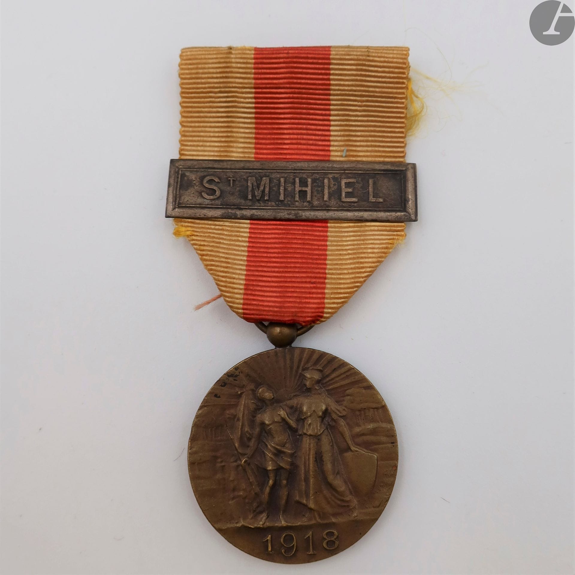 FRANCE 
Medal of Arras, 1st type. 
In silver plated bronze, with triple ring of suspension. 
33 mmRibbon
. 
With patent in the name of Jules NORMAND, soldier of 2nd class of the 21st RI. Framed under glass.
T.T.B.





