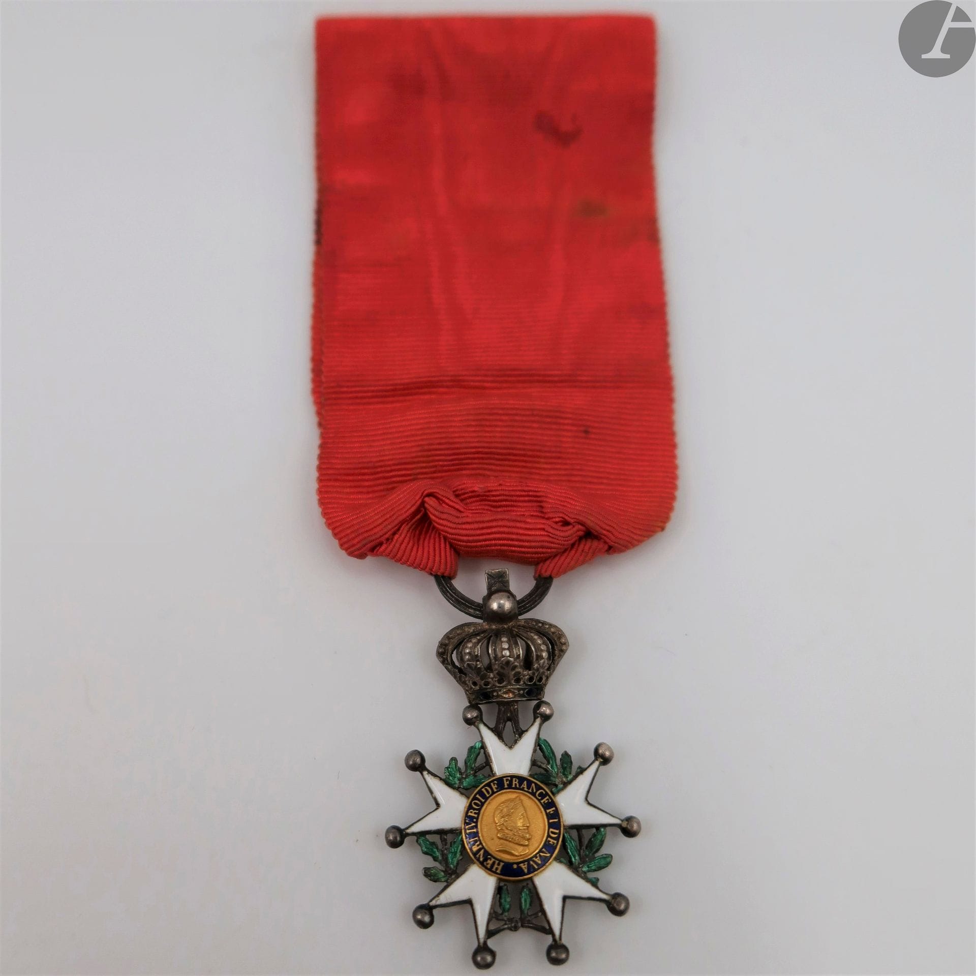 FRANCEORDRE
DE LA LÉGION D'HONNEUR, instituted in 1802.
4th type star of the First Empire modified Restoration period, in reduction.
Silver, gold and enamel (small chips and missing). Fluted ring punched with a lictor beam (1809-1819).
Period ribbon.
31 x 22 mm - Gross weight : 5 gT
.B. to T.T.B





.