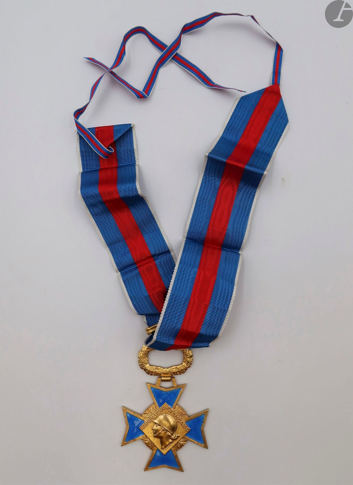 FRANCE 
ORDER OF MILITARY MERIT, created in 1957. 
Commander's cross in silver and enamel. Hallmark of the Monnaie de Paris. 
87 x 59 mm - Gross weight : 59 gSUP
.



